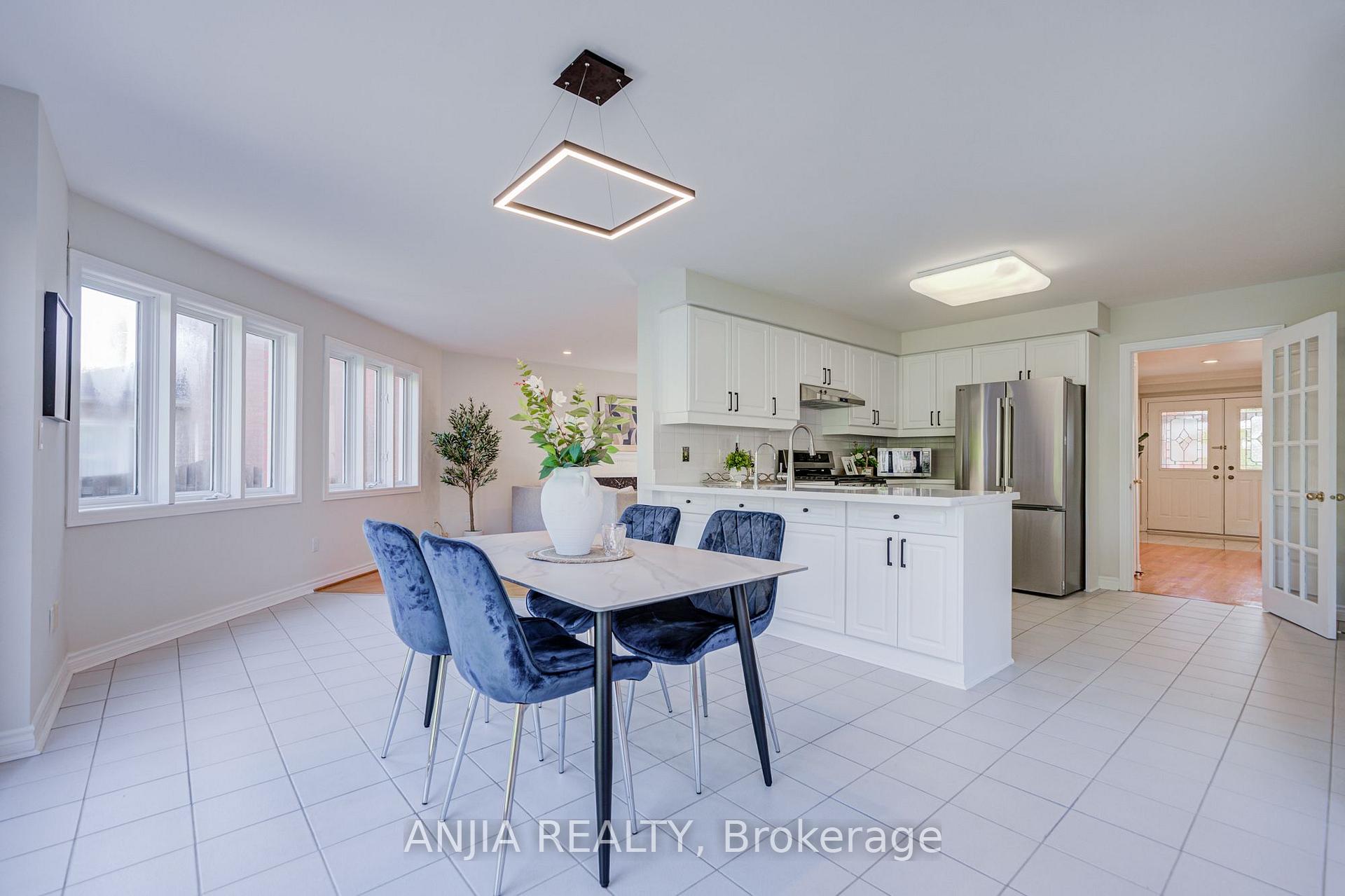 Photo 11 of 32 Turnberry Crescent, Markham, Unionville — HOMEH