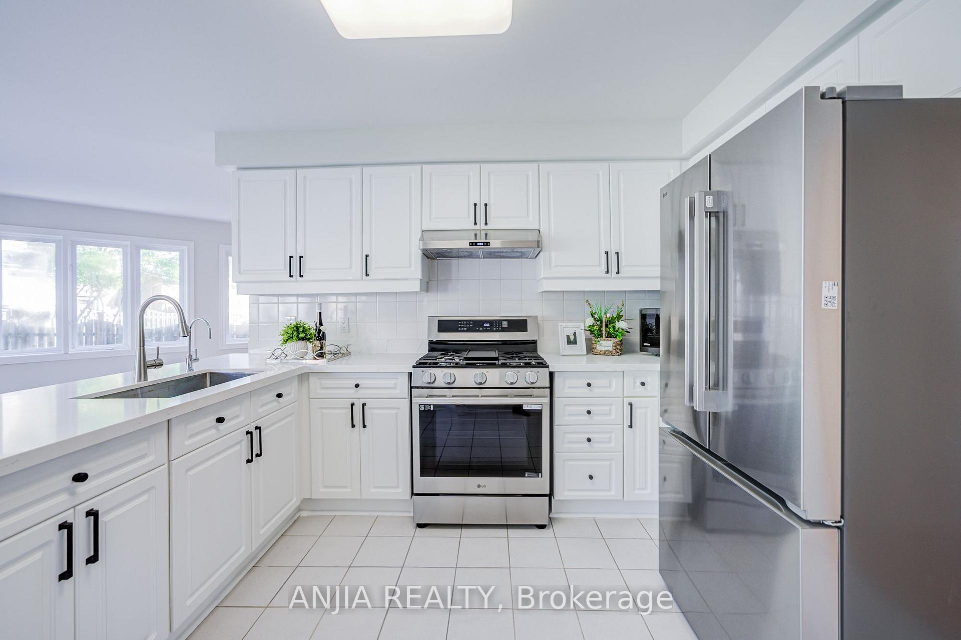Photo 14 of 32 Turnberry Crescent, Markham, Unionville — HOMEH