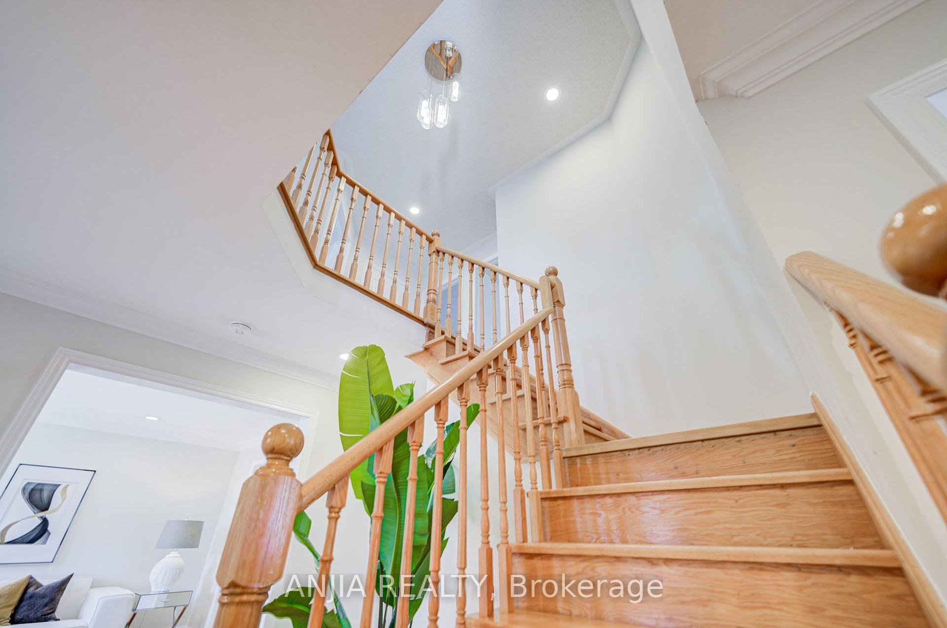 Photo 20 of 32 Turnberry Crescent, Markham, Unionville — HOMEH