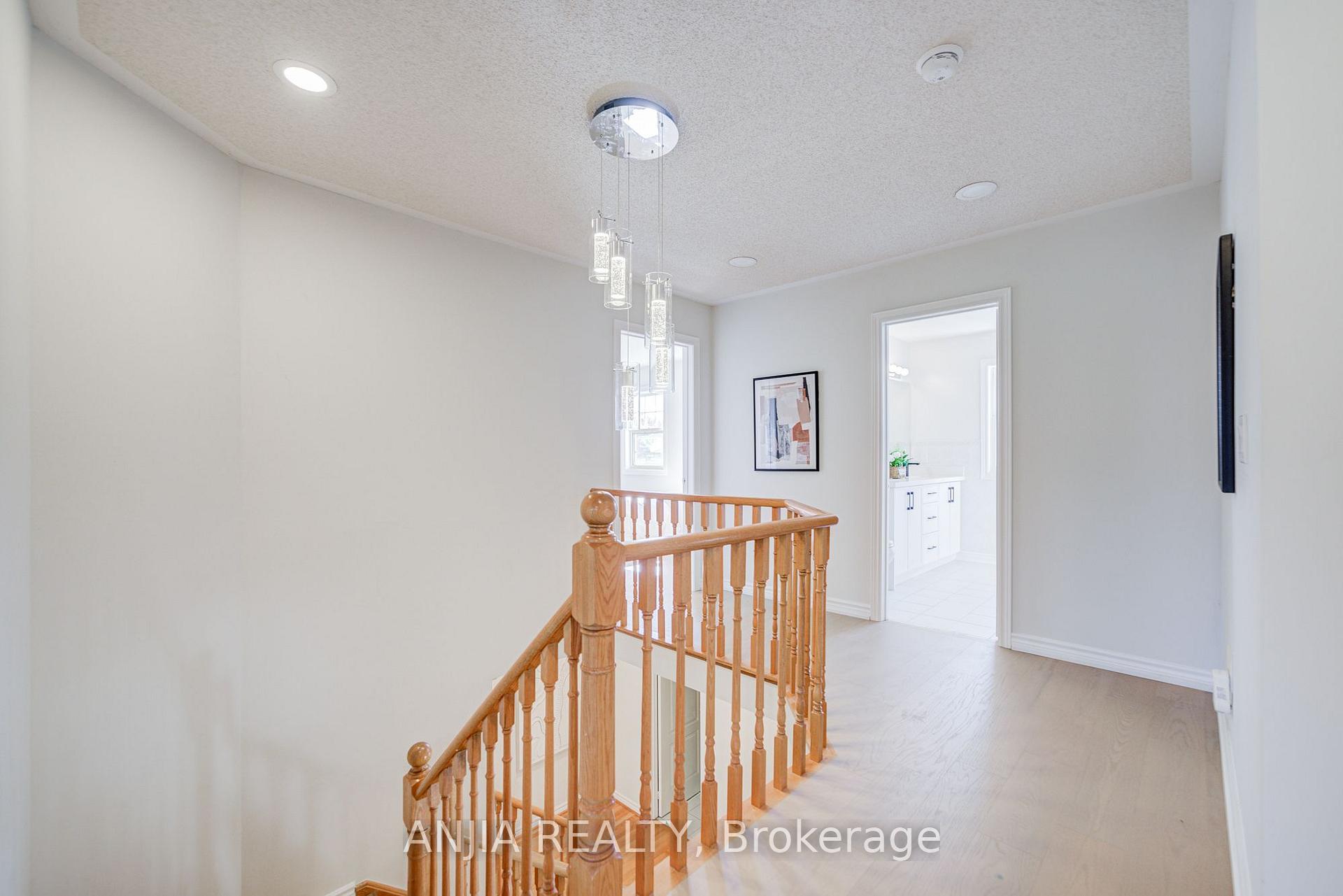 Photo 21 of 32 Turnberry Crescent, Markham, Unionville — HOMEH