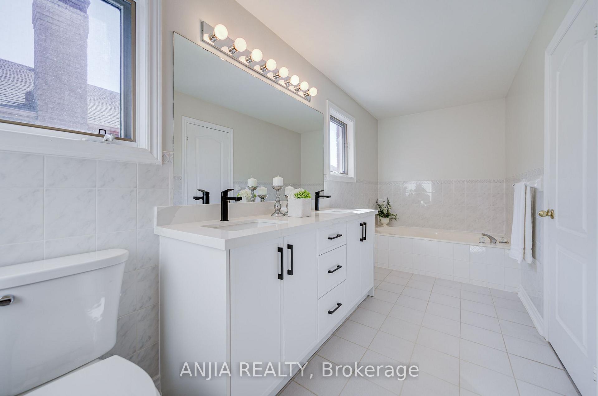 Photo 29 of 32 Turnberry Crescent, Markham, Unionville — HOMEH