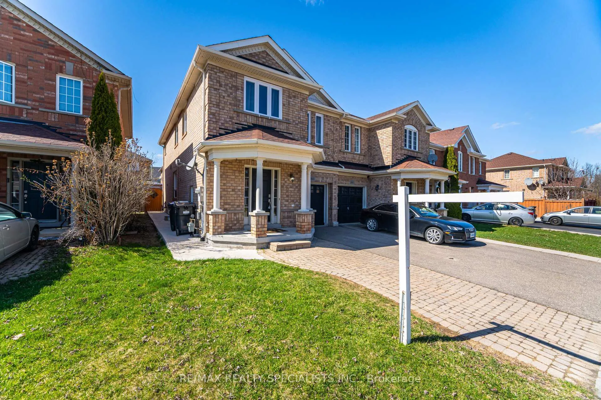 Photo 3 of 168 Sugarhill Drive, Brampton, Fletcher's Meadow — HOMEH