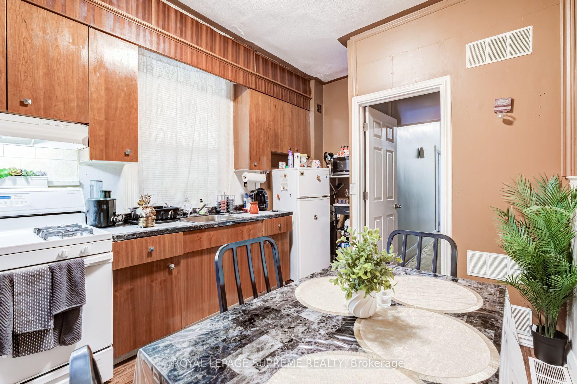 Photo 21 of 238 Brock Avenue, Toronto, Little Portugal — HOMEH
