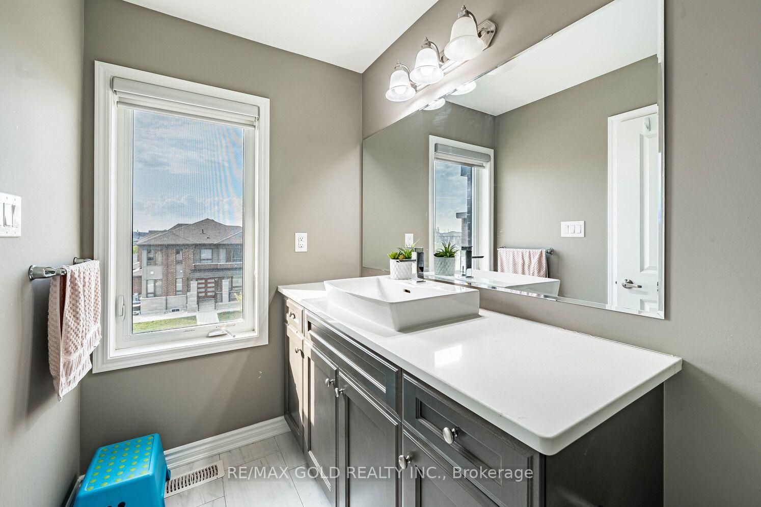 Photo 26 of 507 Remembrance Road, Brampton, Northwest Brampton — HOMEH
