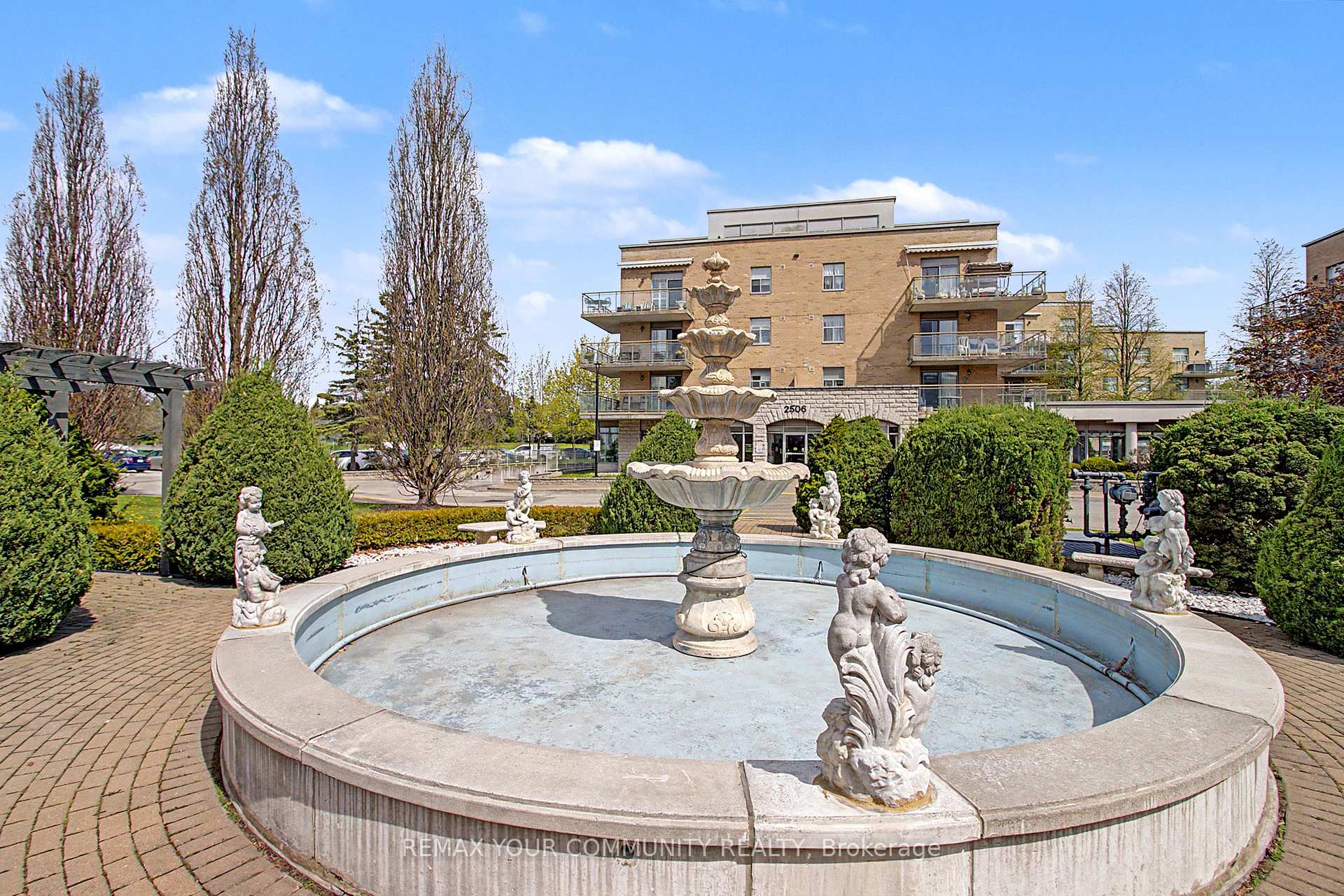Photo 2 of Unit 312, 2506 Rutherford Road, Vaughan, Maple — HOMEH
