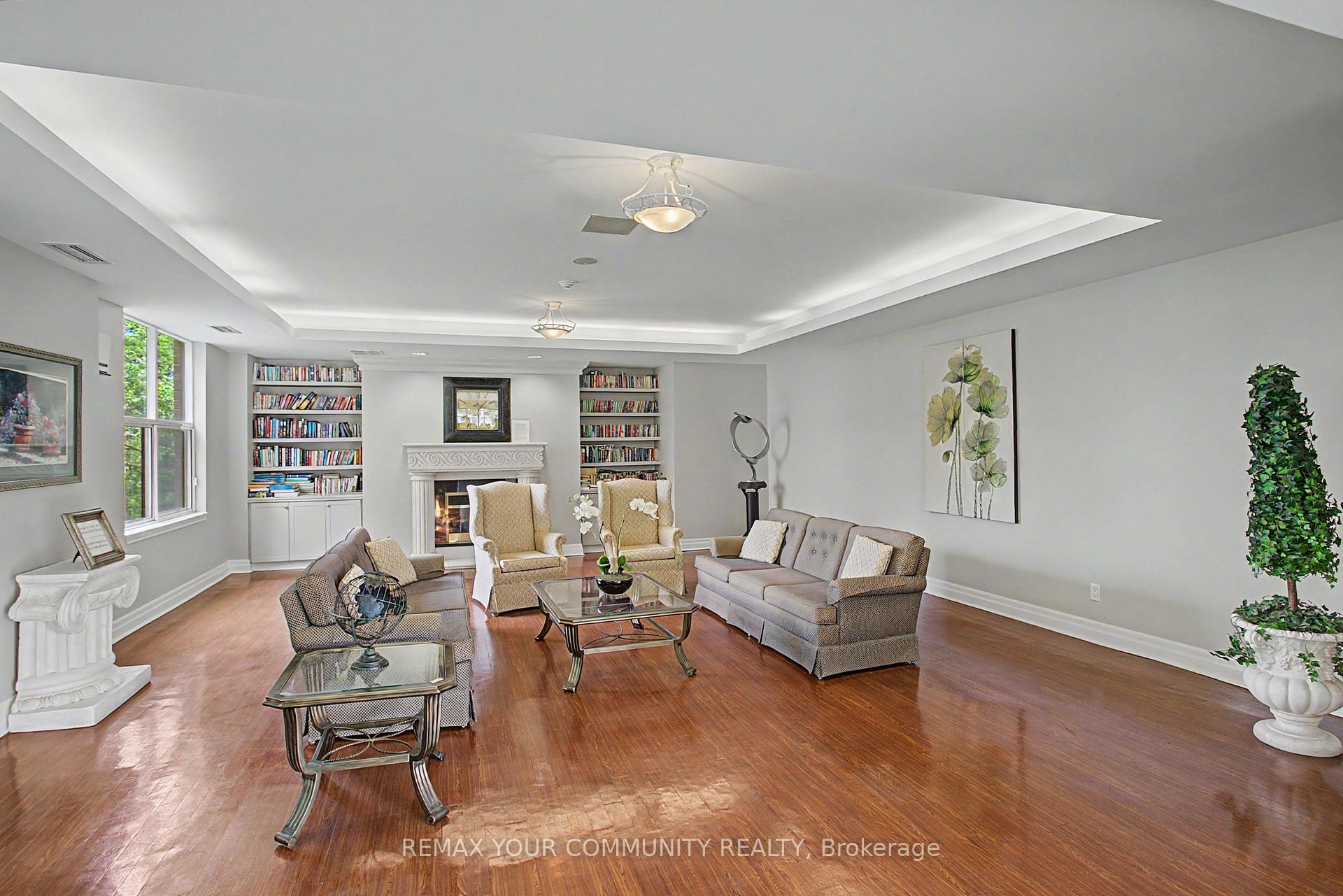 Photo 5 of Unit 312, 2506 Rutherford Road, Vaughan, Maple — HOMEH
