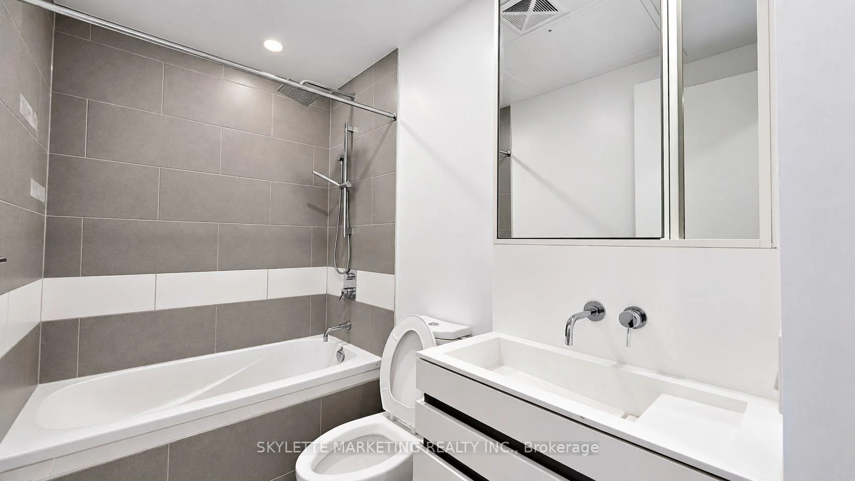 Photo 26 of Unit 4204, 197 Yonge Street, Toronto, Church-Yonge Corridor — HOMEH