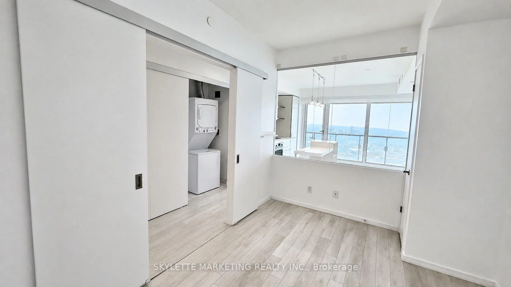 Photo 7 of Unit 4204, 197 Yonge Street, Toronto, Church-Yonge Corridor — HOMEH