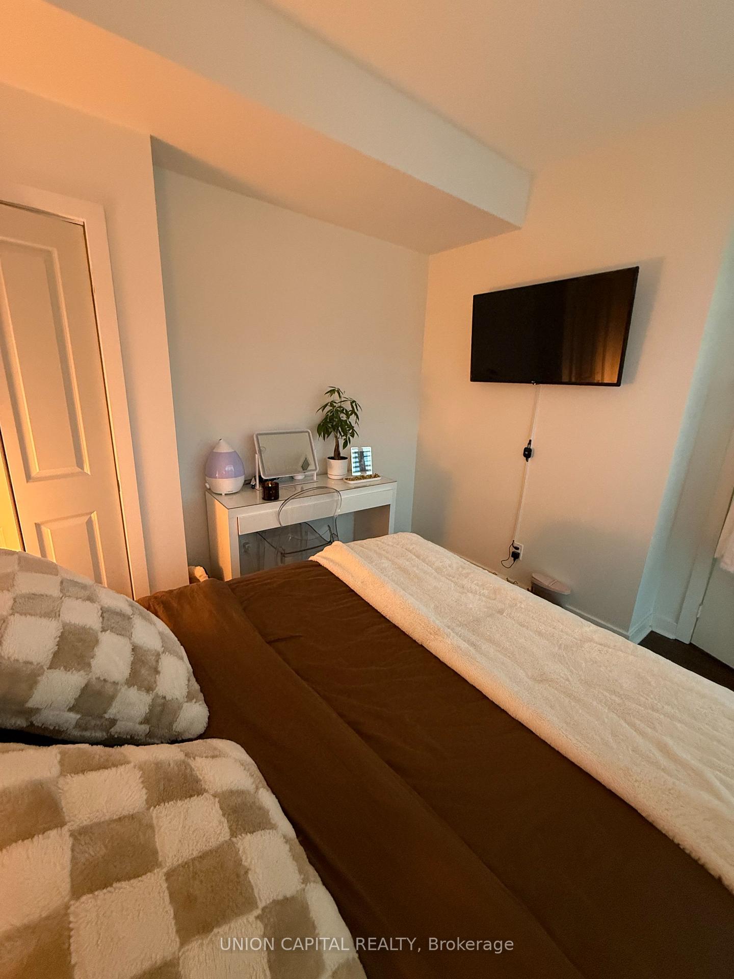 Photo 9 of Unit 2410, 80 Western Battery Road, Toronto, Niagara — HOMEH