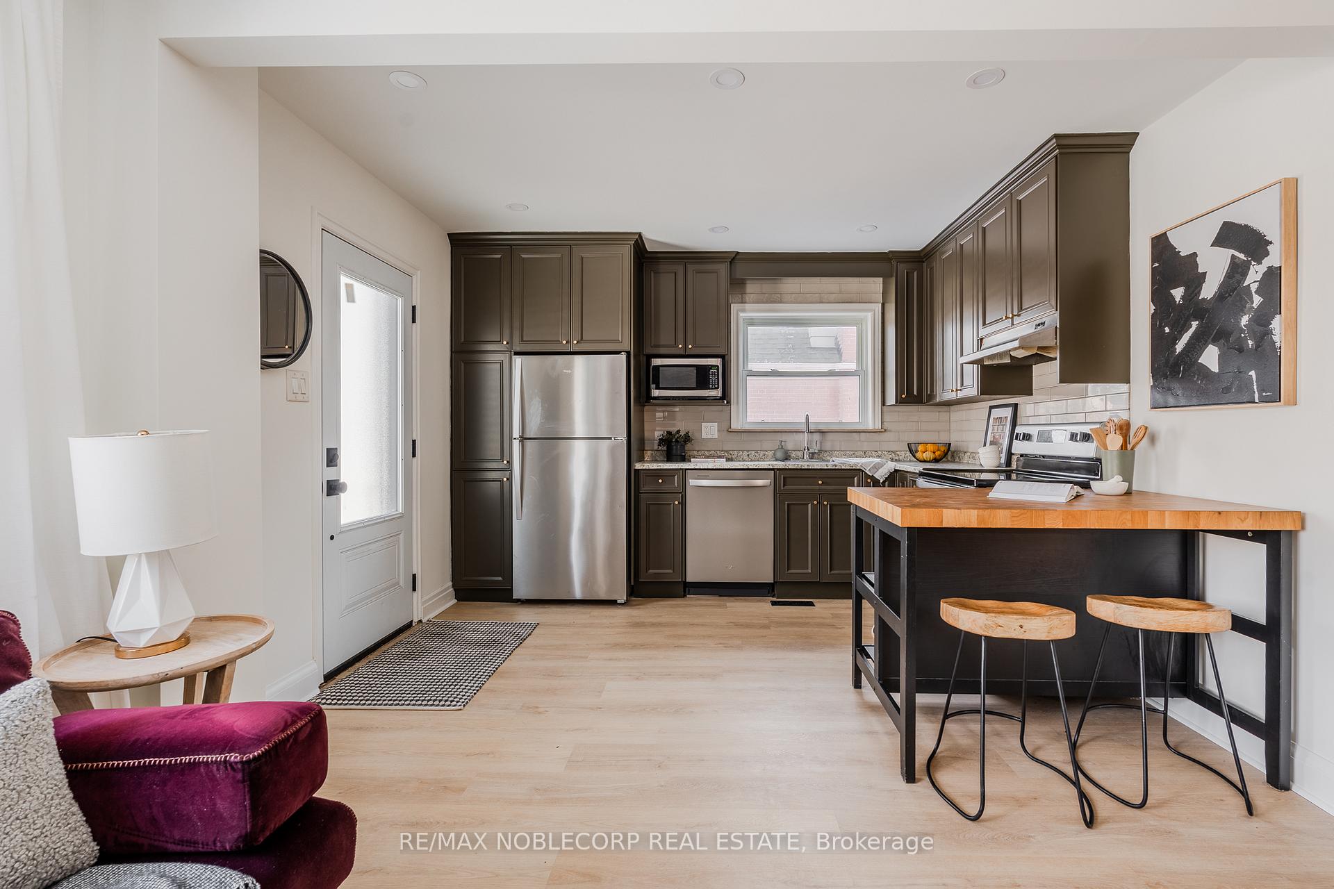 Photo 3 of Unit Main, 6 Evandale Road, Scarborough, Clairlea-Birchmount — HOMEH