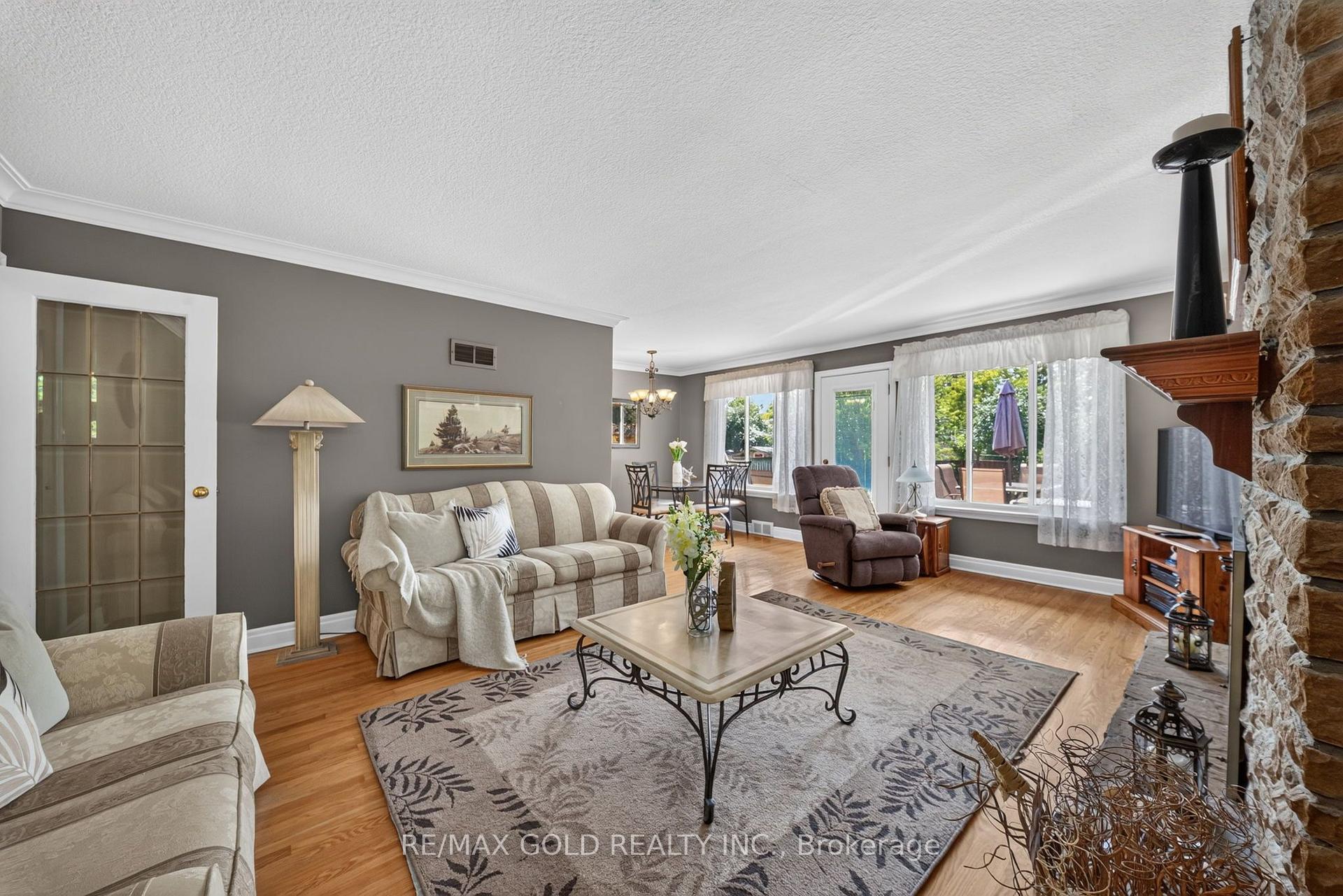 Photo 5 of 29 Treleaven Drive, Brampton, Brampton South — HOMEH