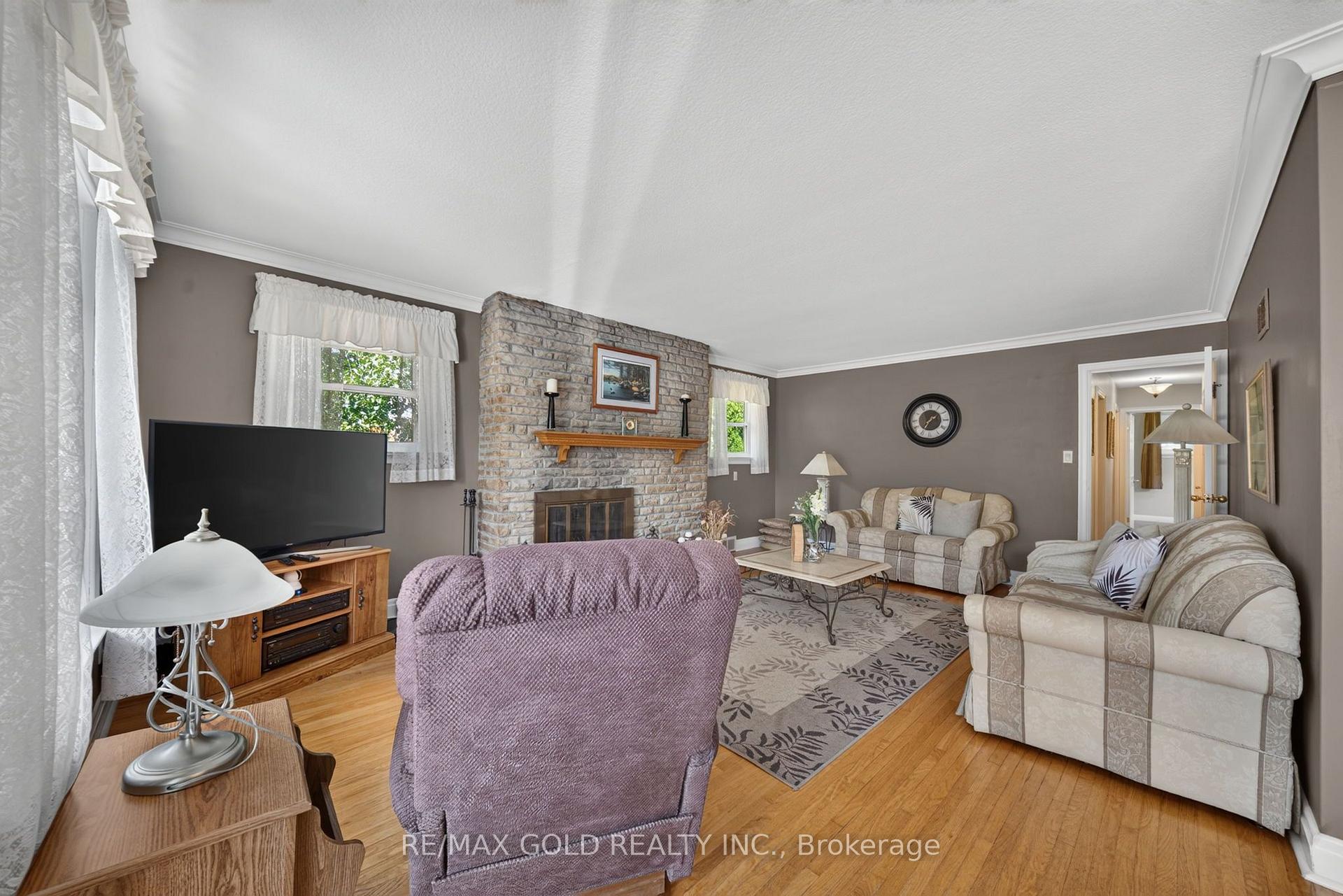 Photo 7 of 29 Treleaven Drive, Brampton, Brampton South — HOMEH