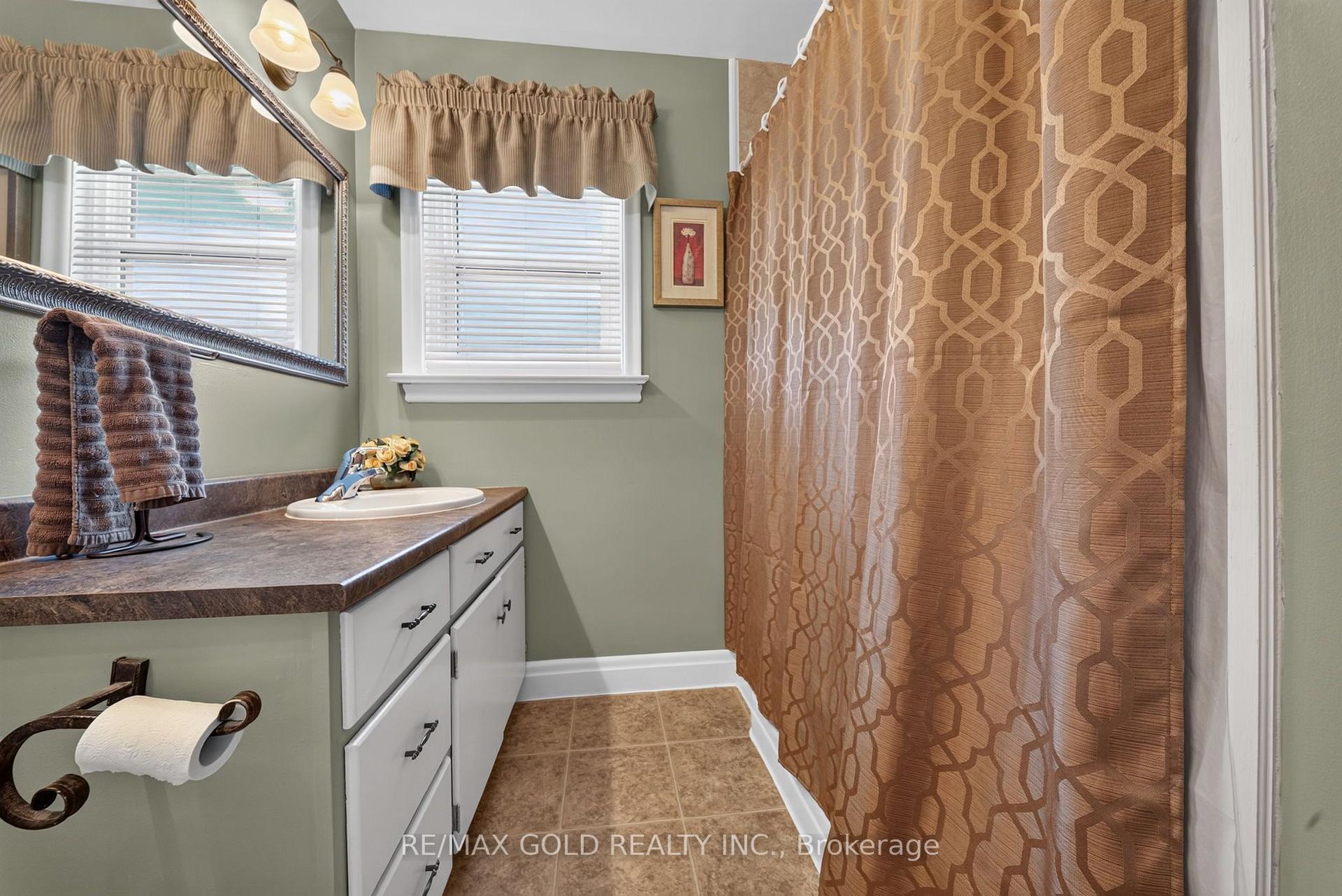 Photo 11 of 29 Treleaven Drive, Brampton, Brampton South — HOMEH