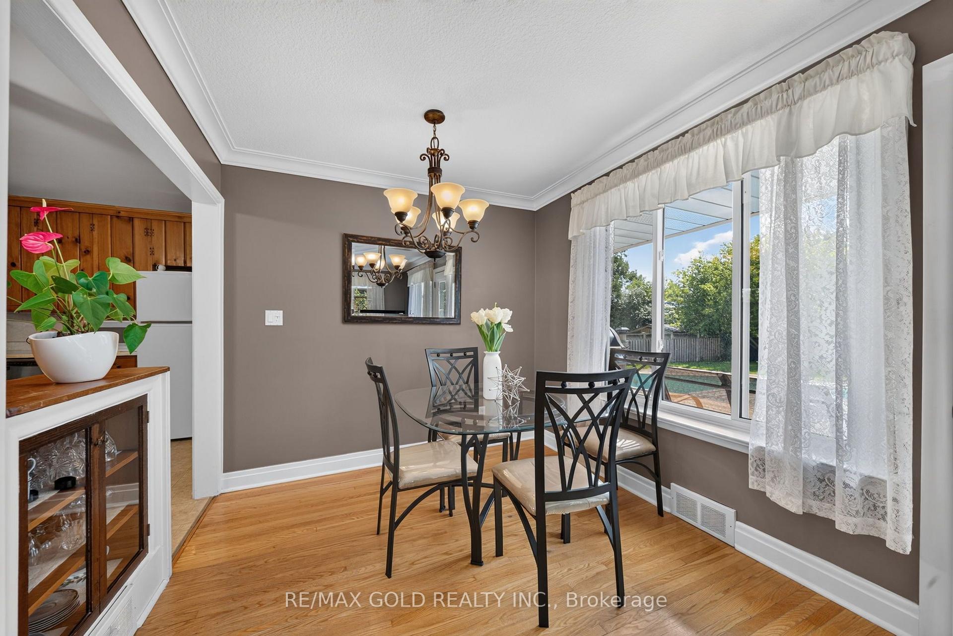 Photo 16 of 29 Treleaven Drive, Brampton, Brampton South — HOMEH