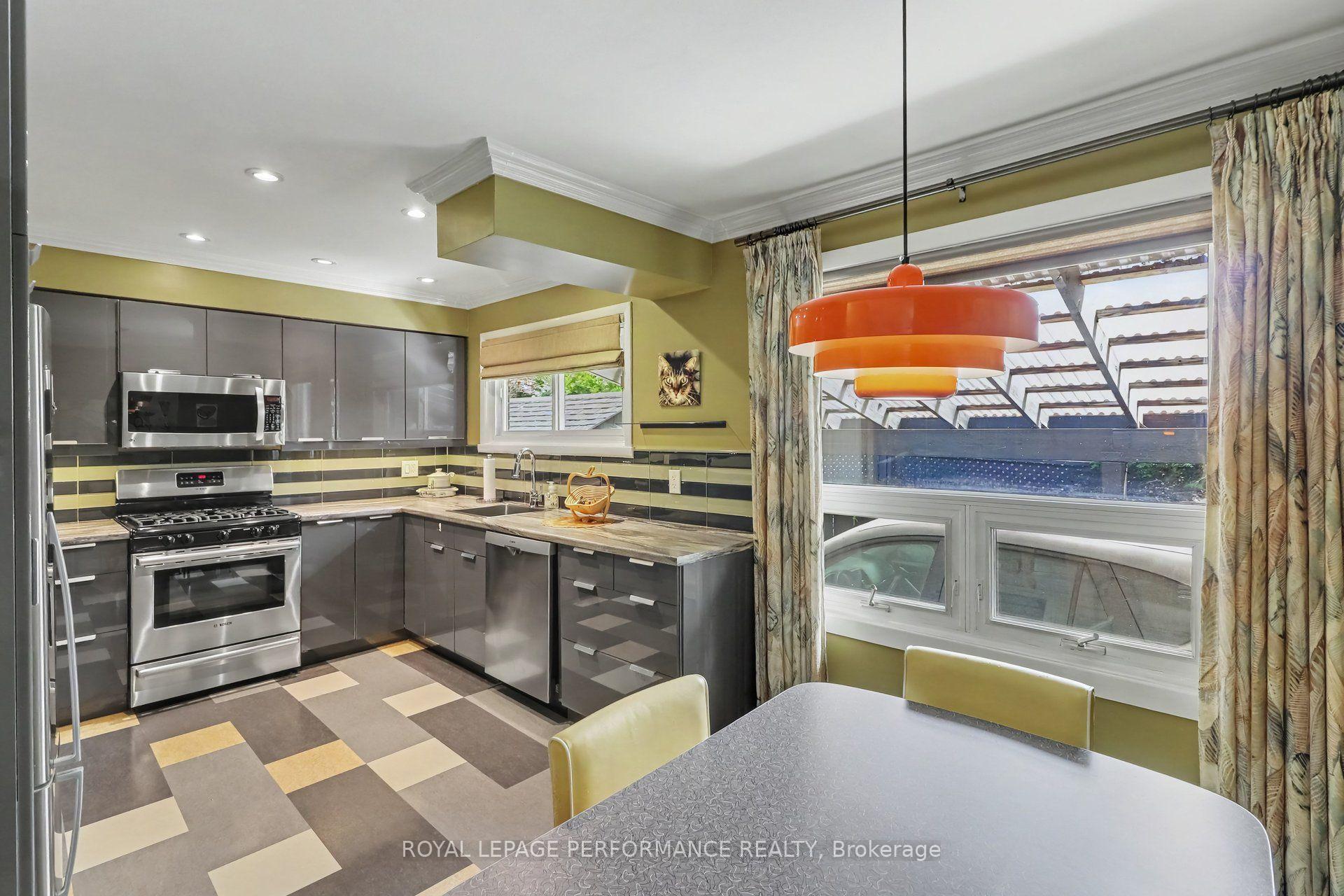 Photo 9 of 1147 Parkway Drive, Ottawa, Parkway Park — HOMEH