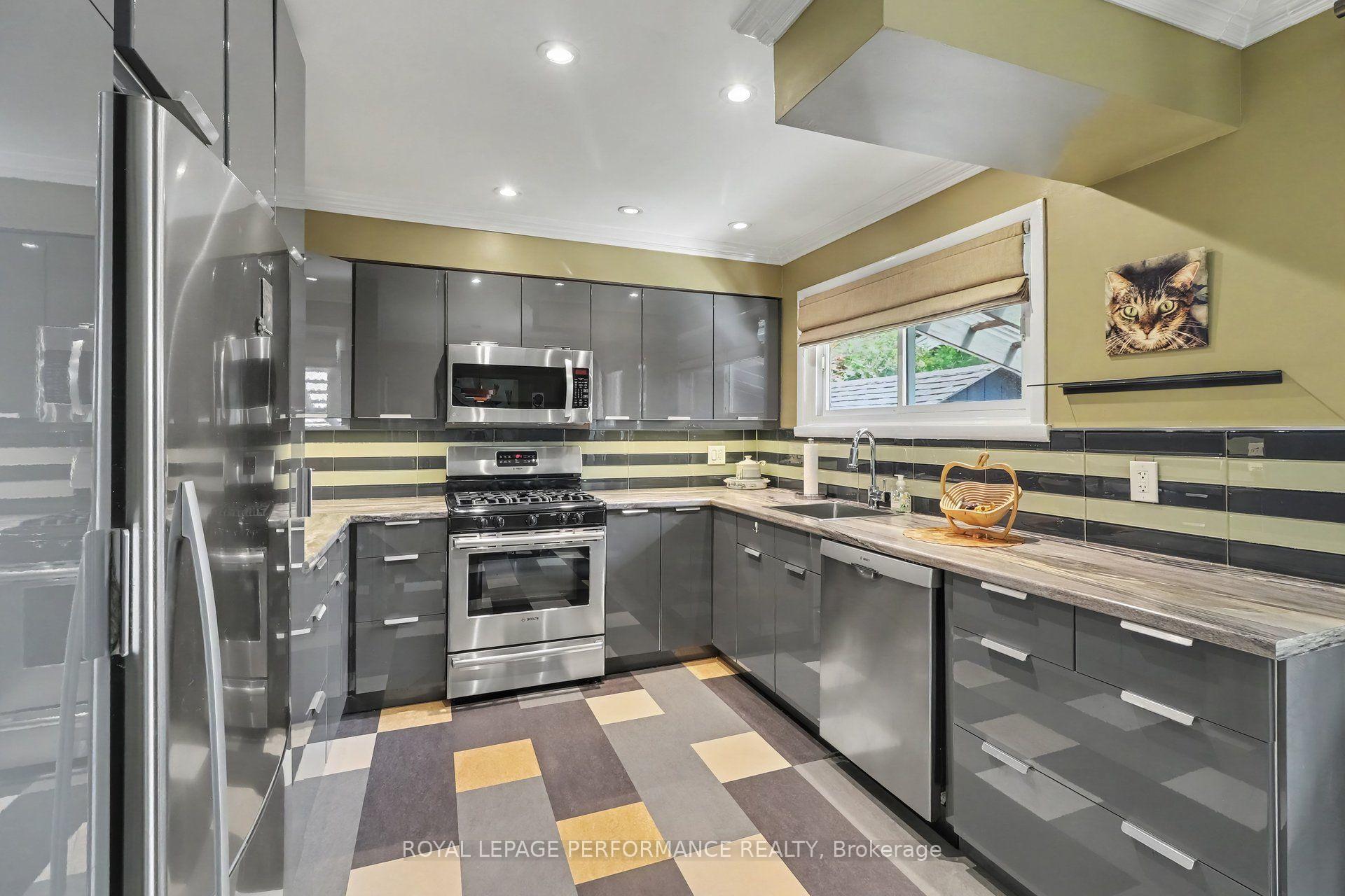 Photo 12 of 1147 Parkway Drive, Ottawa, Parkway Park — HOMEH