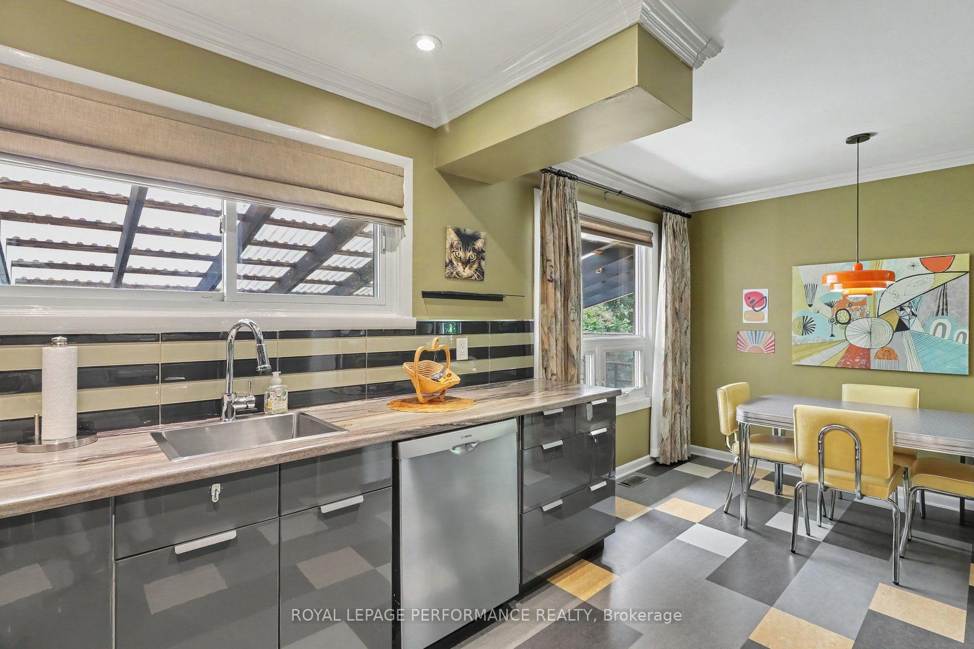 Photo 13 of 1147 Parkway Drive, Ottawa, Parkway Park — HOMEH