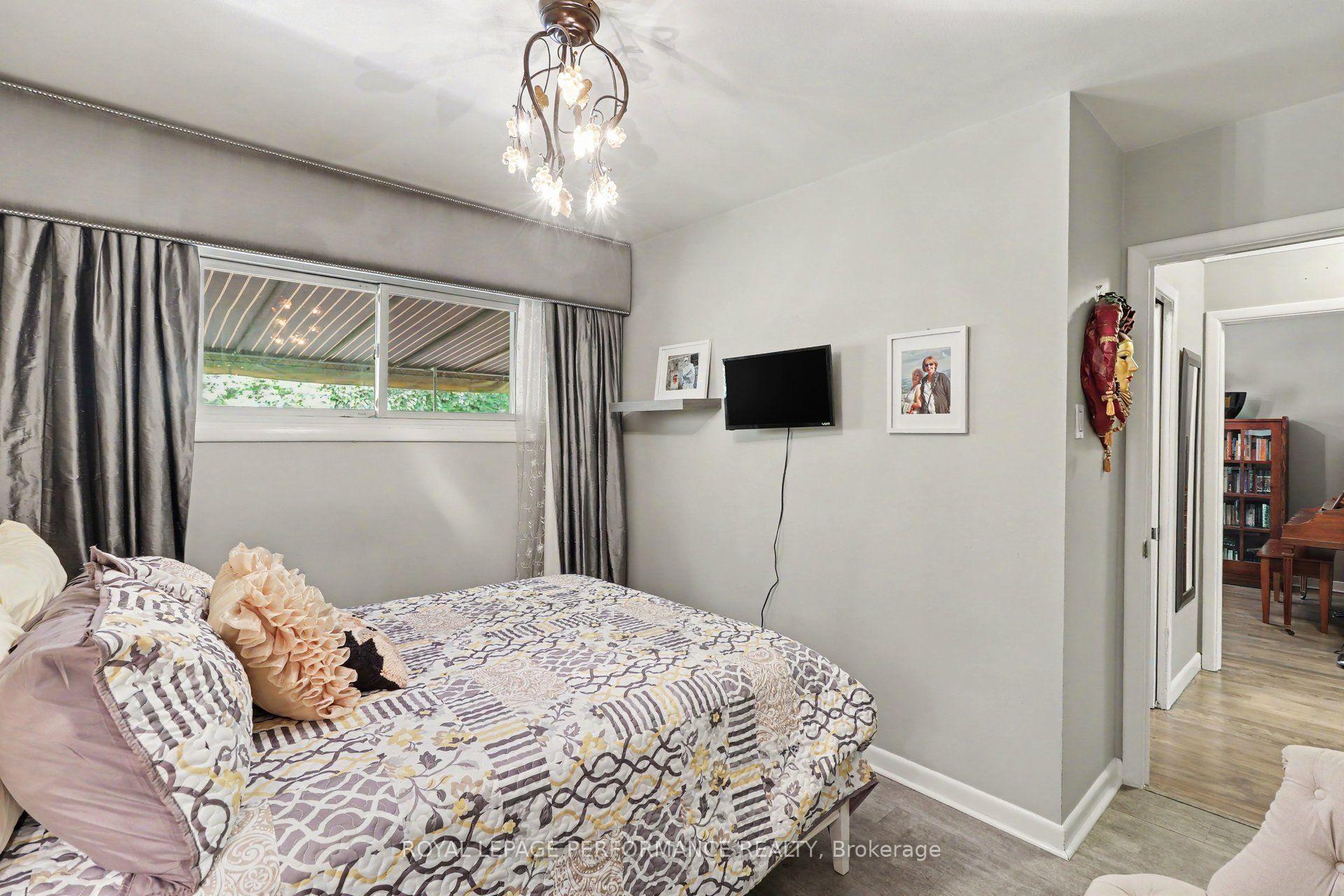Photo 19 of 1147 Parkway Drive, Ottawa, Parkway Park — HOMEH