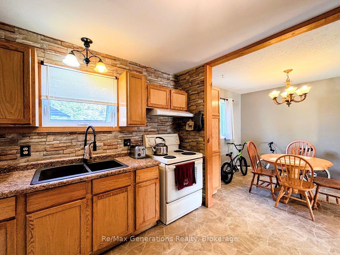 Photo 3 of 72 Hemlo Drive, Marathon — HOMEH