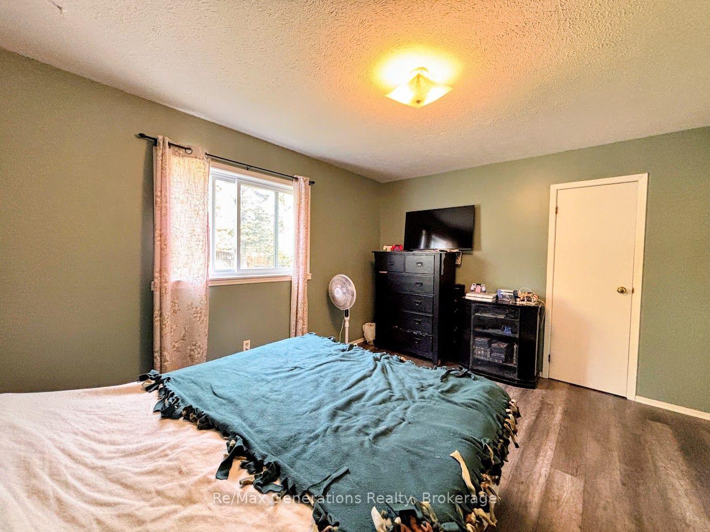 Photo 11 of 72 Hemlo Drive, Marathon — HOMEH