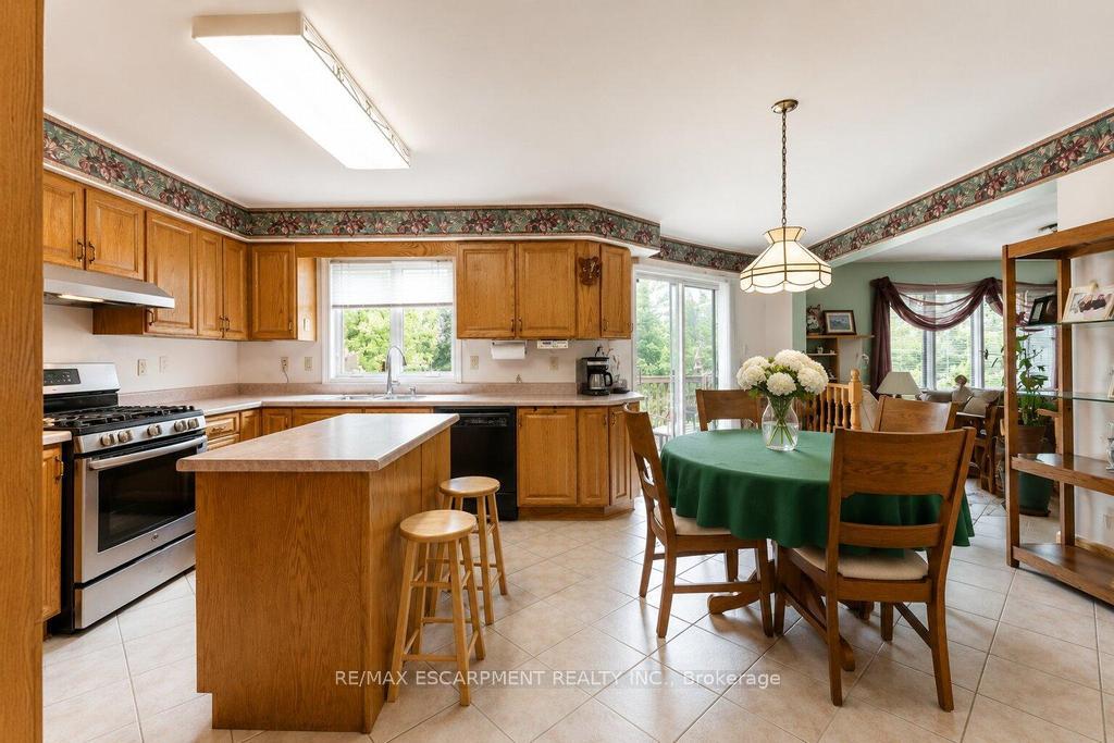 Photo 9 of 33 Maryvale Avenue, Hamilton, Dundas — HOMEH