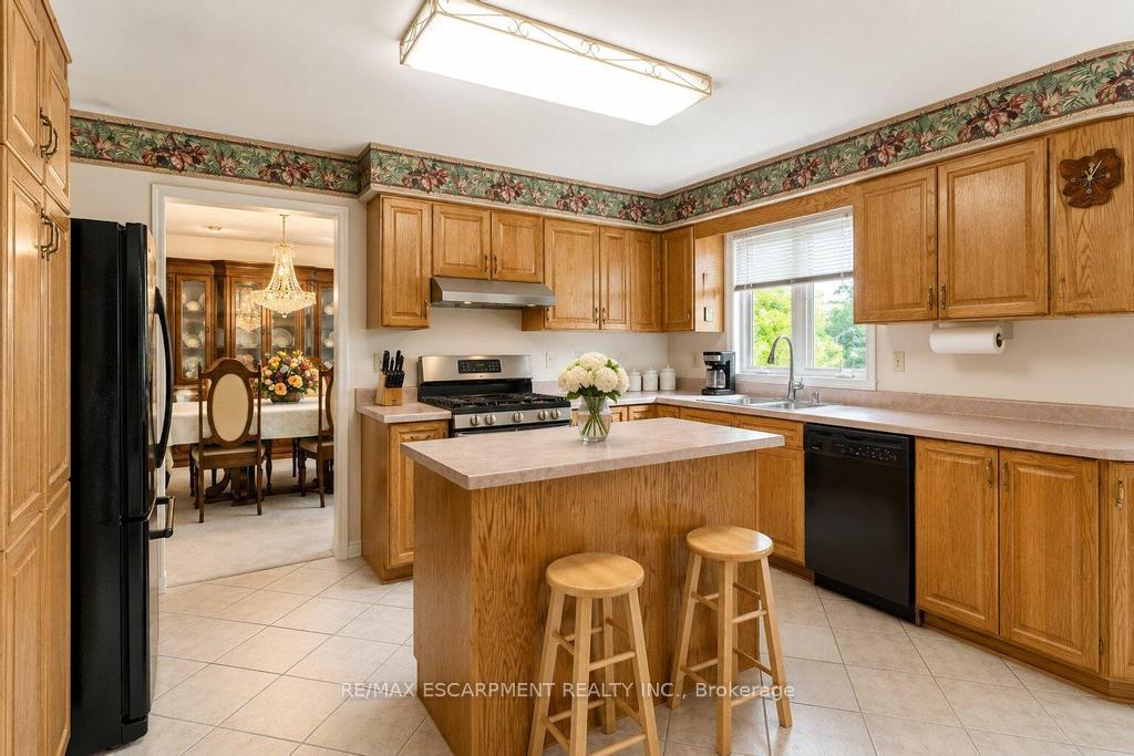 Photo 10 of 33 Maryvale Avenue, Hamilton, Dundas — HOMEH