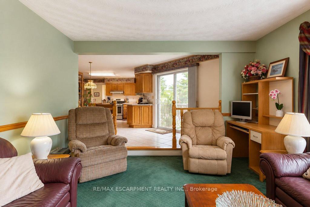 Photo 12 of 33 Maryvale Avenue, Hamilton, Dundas — HOMEH