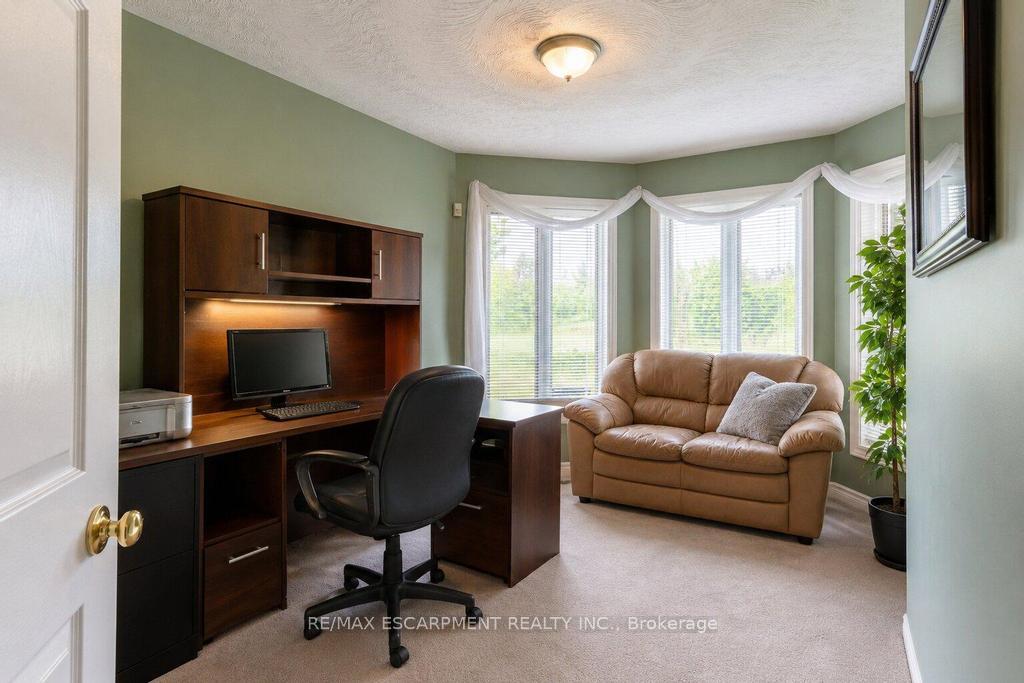 Photo 13 of 33 Maryvale Avenue, Hamilton, Dundas — HOMEH