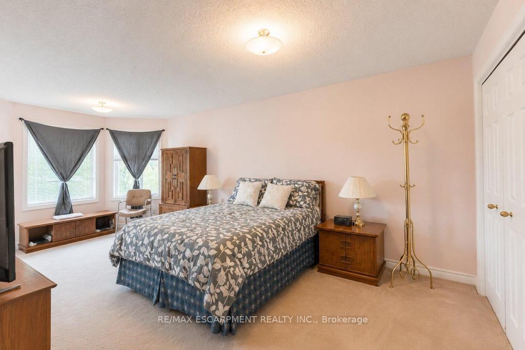 Photo 15 of 33 Maryvale Avenue, Hamilton, Dundas — HOMEH