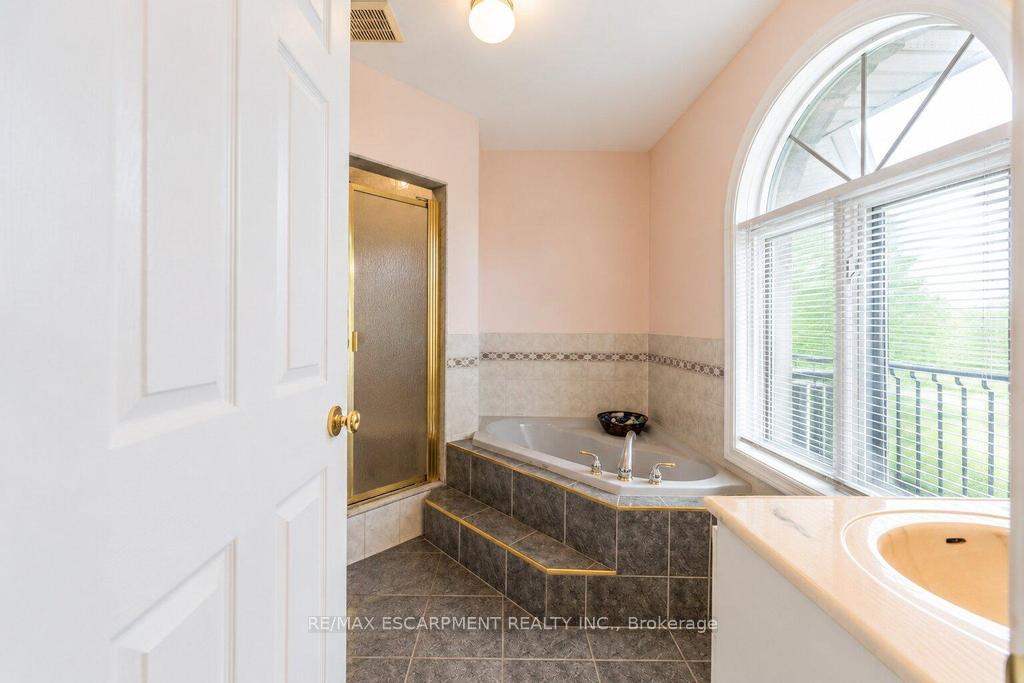 Photo 16 of 33 Maryvale Avenue, Hamilton, Dundas — HOMEH