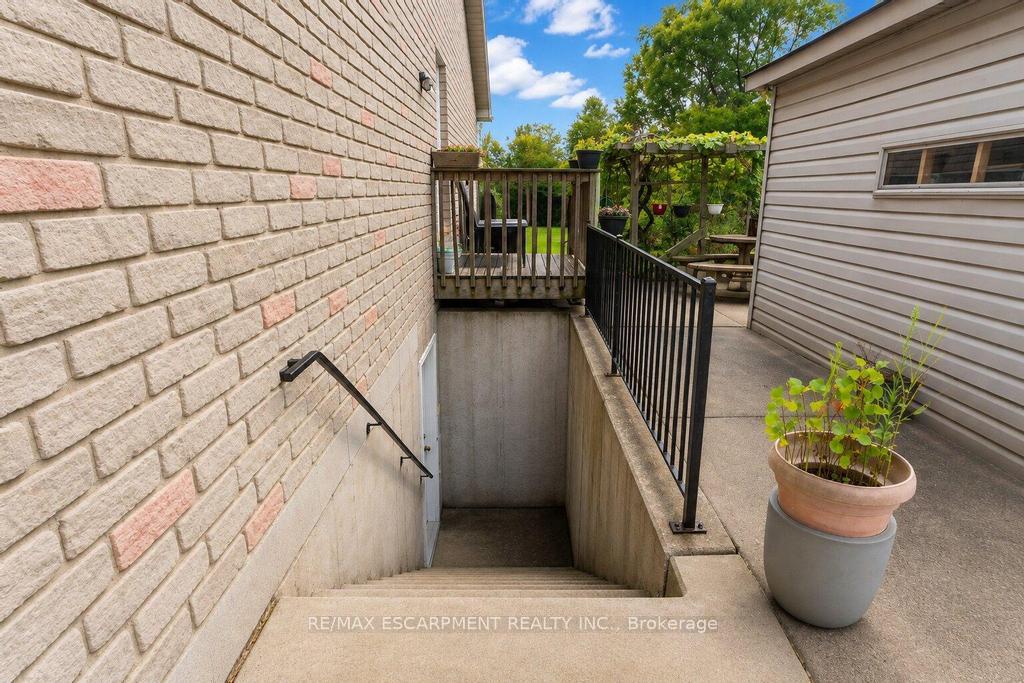 Photo 28 of 33 Maryvale Avenue, Hamilton, Dundas — HOMEH
