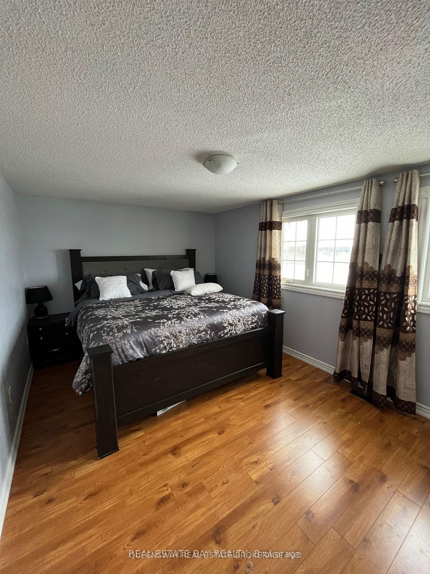 Photo 5 of 64 Provence Trail, Etobicoke, West Humber-Clairville — HOMEH