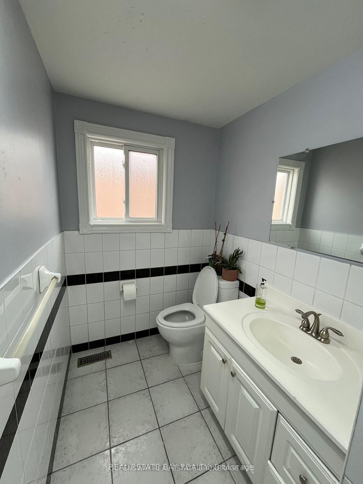 Photo 10 of 64 Provence Trail, Etobicoke, West Humber-Clairville — HOMEH