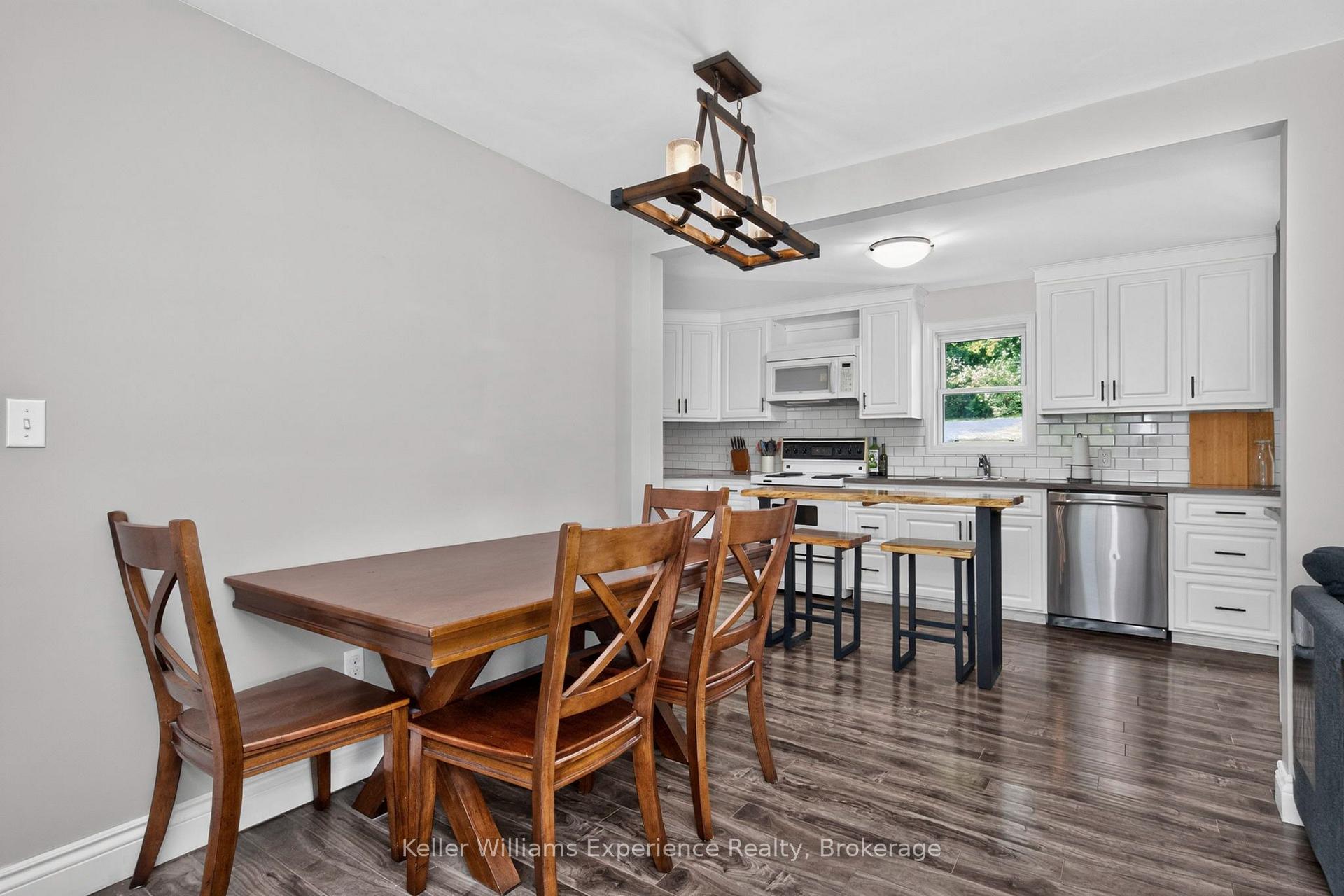 Photo 10 of 128 Ninth Street, Midland — HOMEH