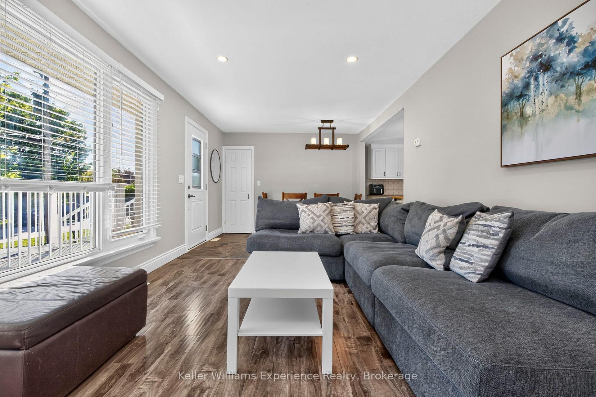 Photo 14 of 128 Ninth Street, Midland — HOMEH