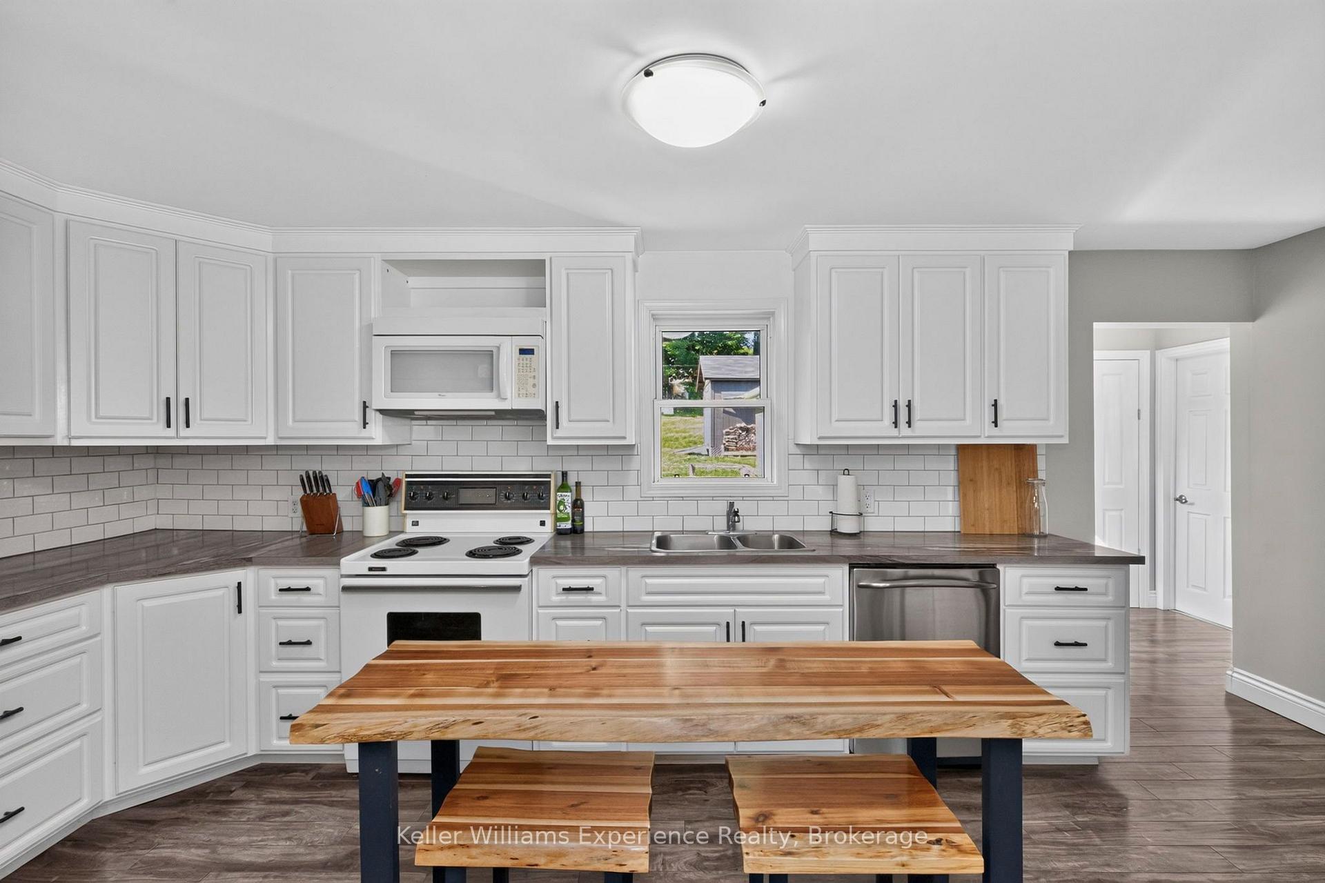Photo 16 of 128 Ninth Street, Midland — HOMEH