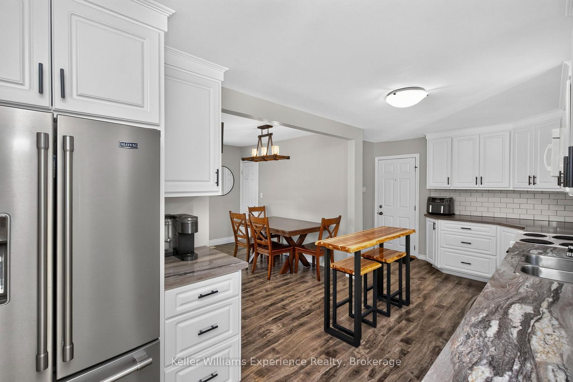Photo 17 of 128 Ninth Street, Midland — HOMEH