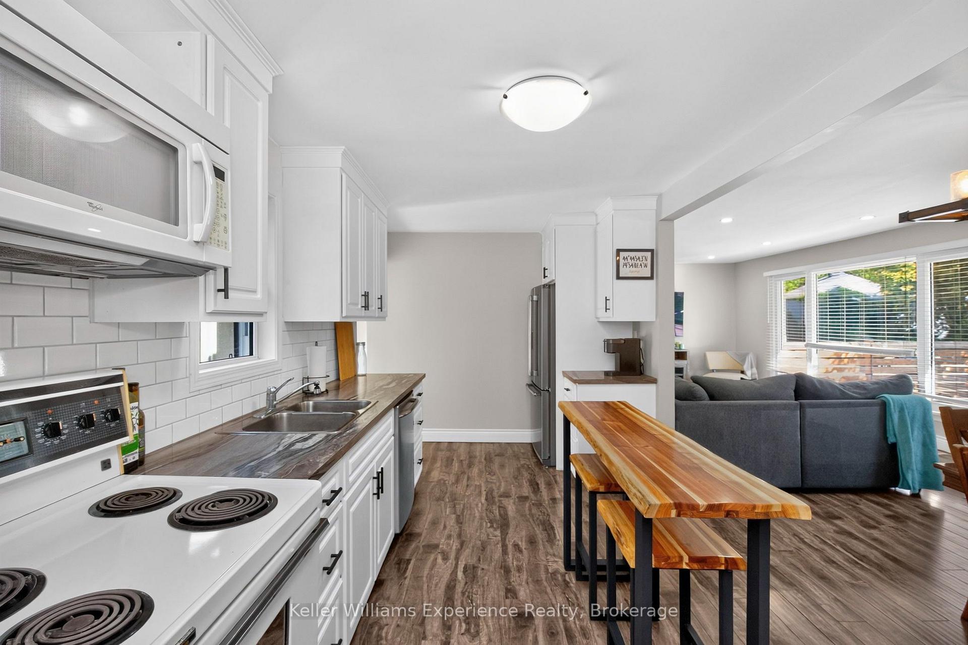 Photo 18 of 128 Ninth Street, Midland — HOMEH