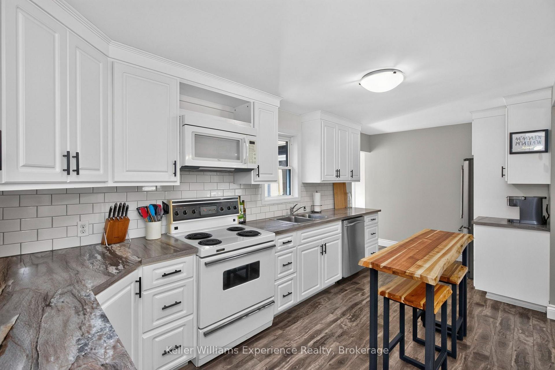 Photo 19 of 128 Ninth Street, Midland — HOMEH