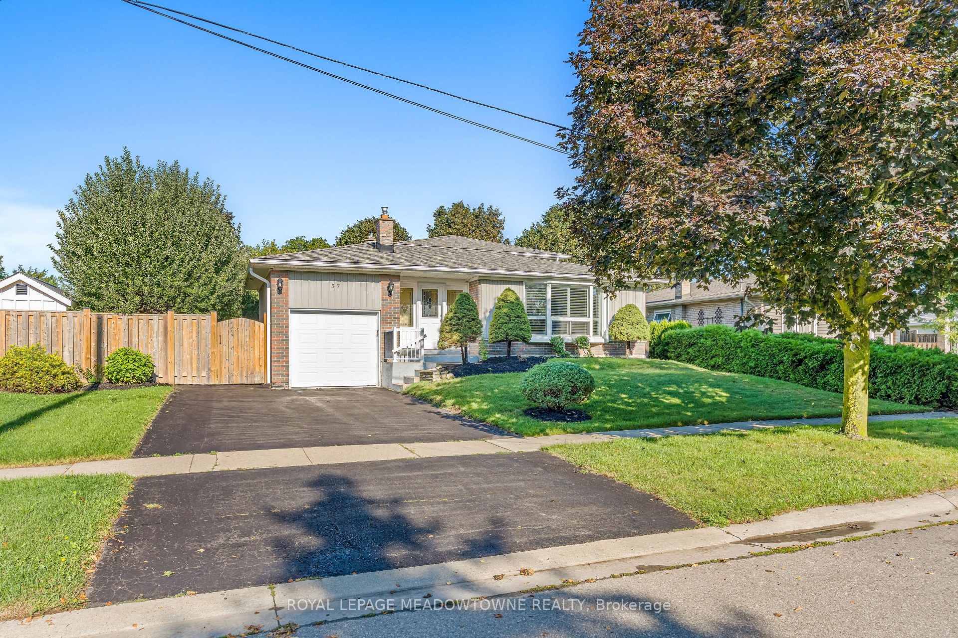 Photo 1 of 57 Dawson Crescent, Halton Hills, Georgetown — HOMEH