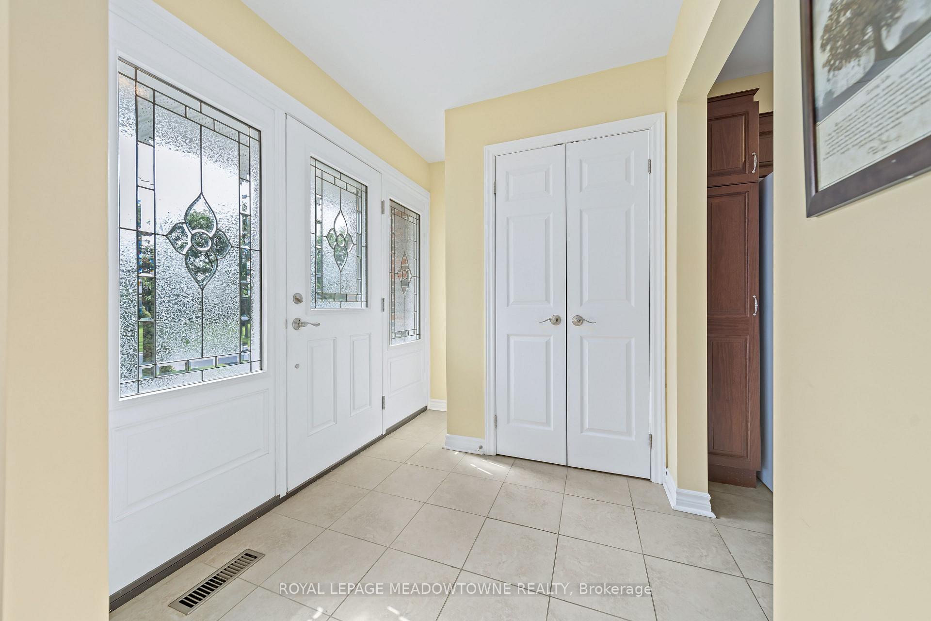 Photo 4 of 57 Dawson Crescent, Halton Hills, Georgetown — HOMEH