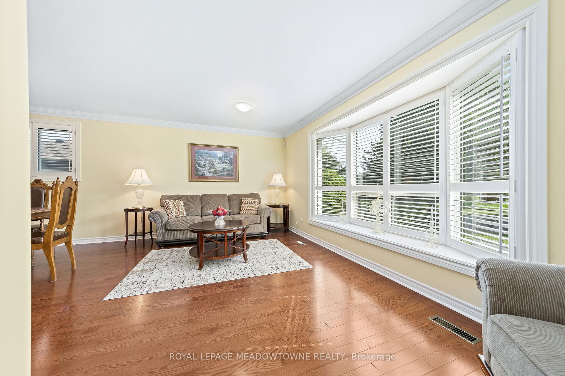 Photo 5 of 57 Dawson Crescent, Halton Hills, Georgetown — HOMEH