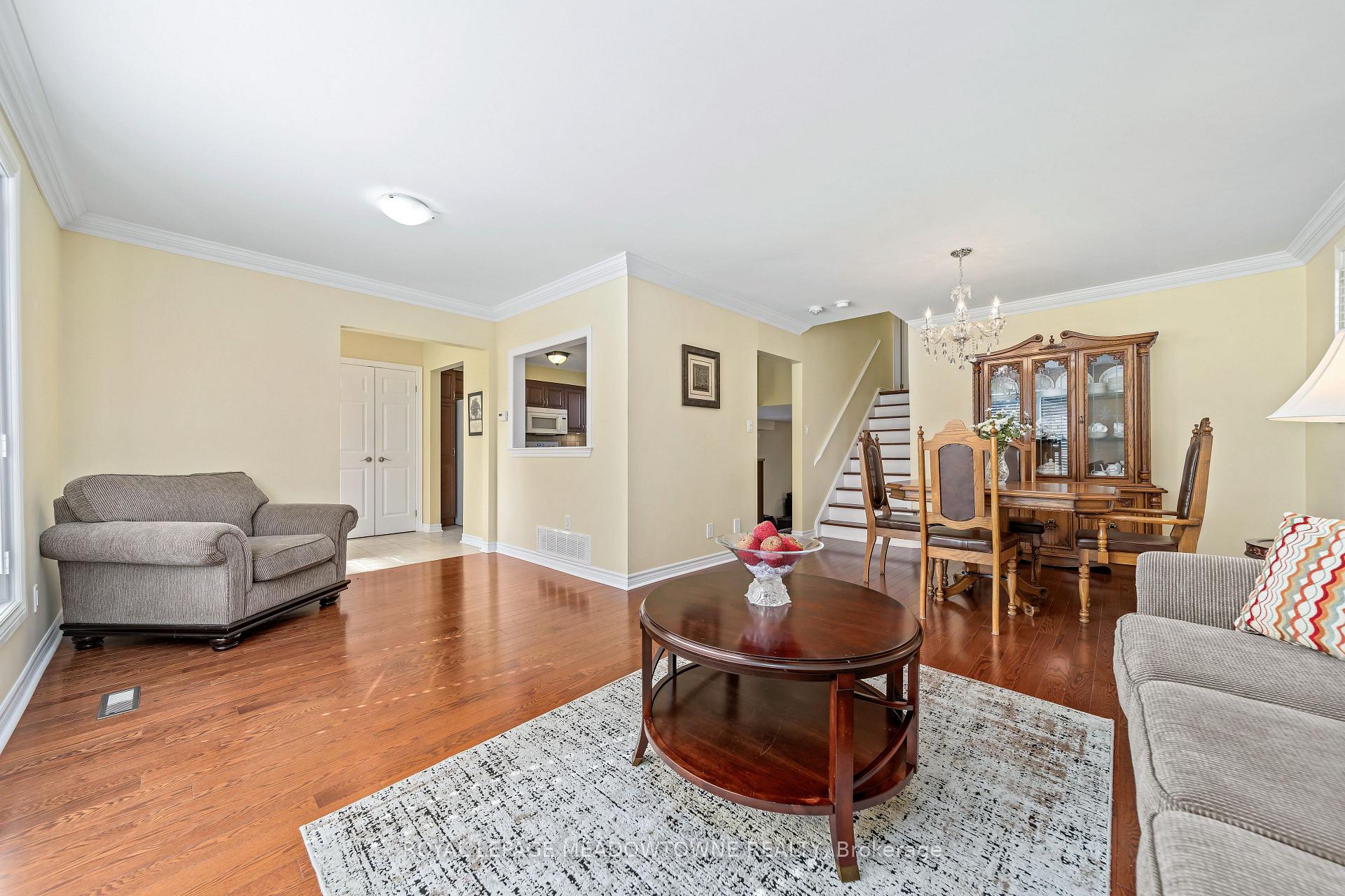 Photo 8 of 57 Dawson Crescent, Halton Hills, Georgetown — HOMEH