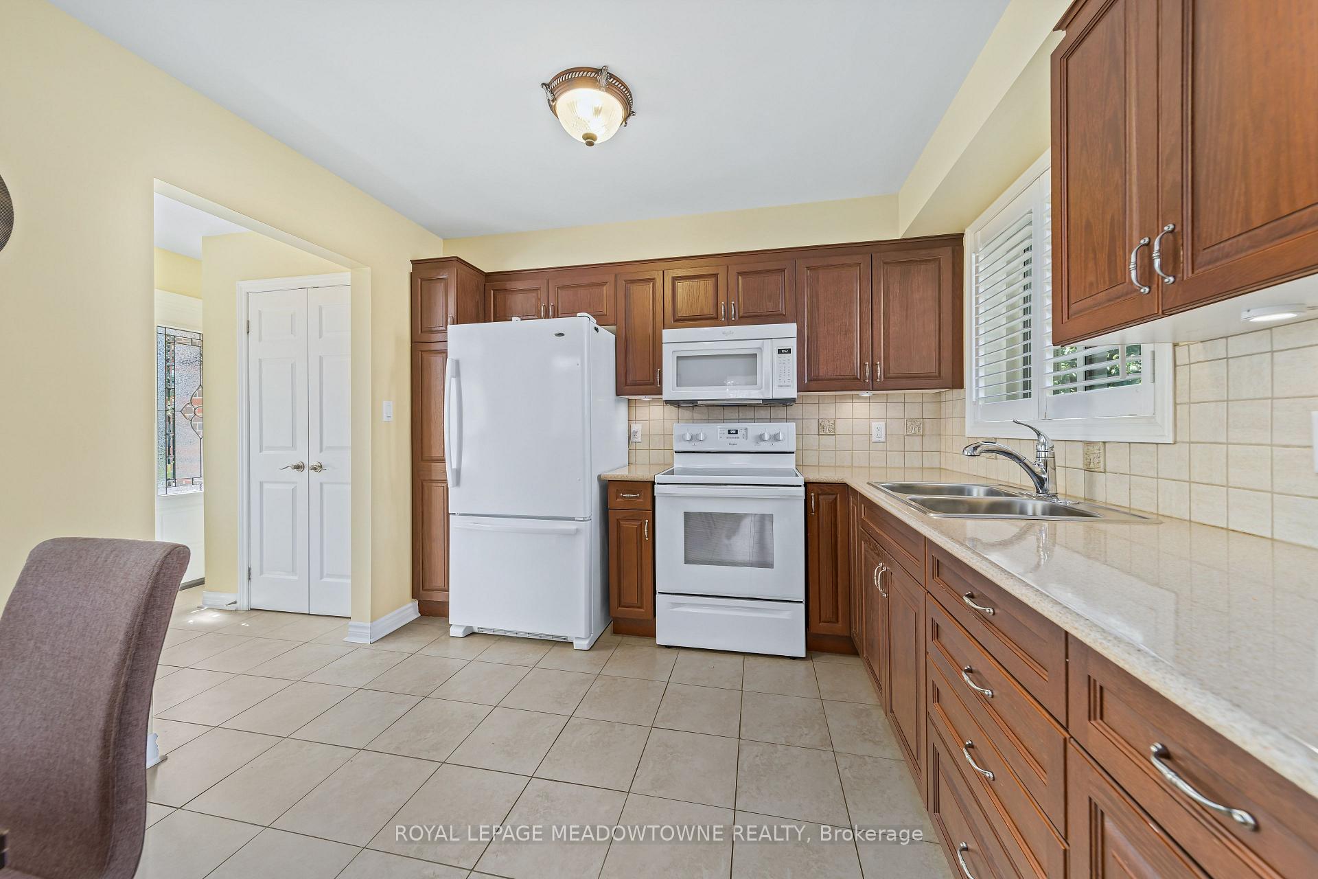 Photo 12 of 57 Dawson Crescent, Halton Hills, Georgetown — HOMEH