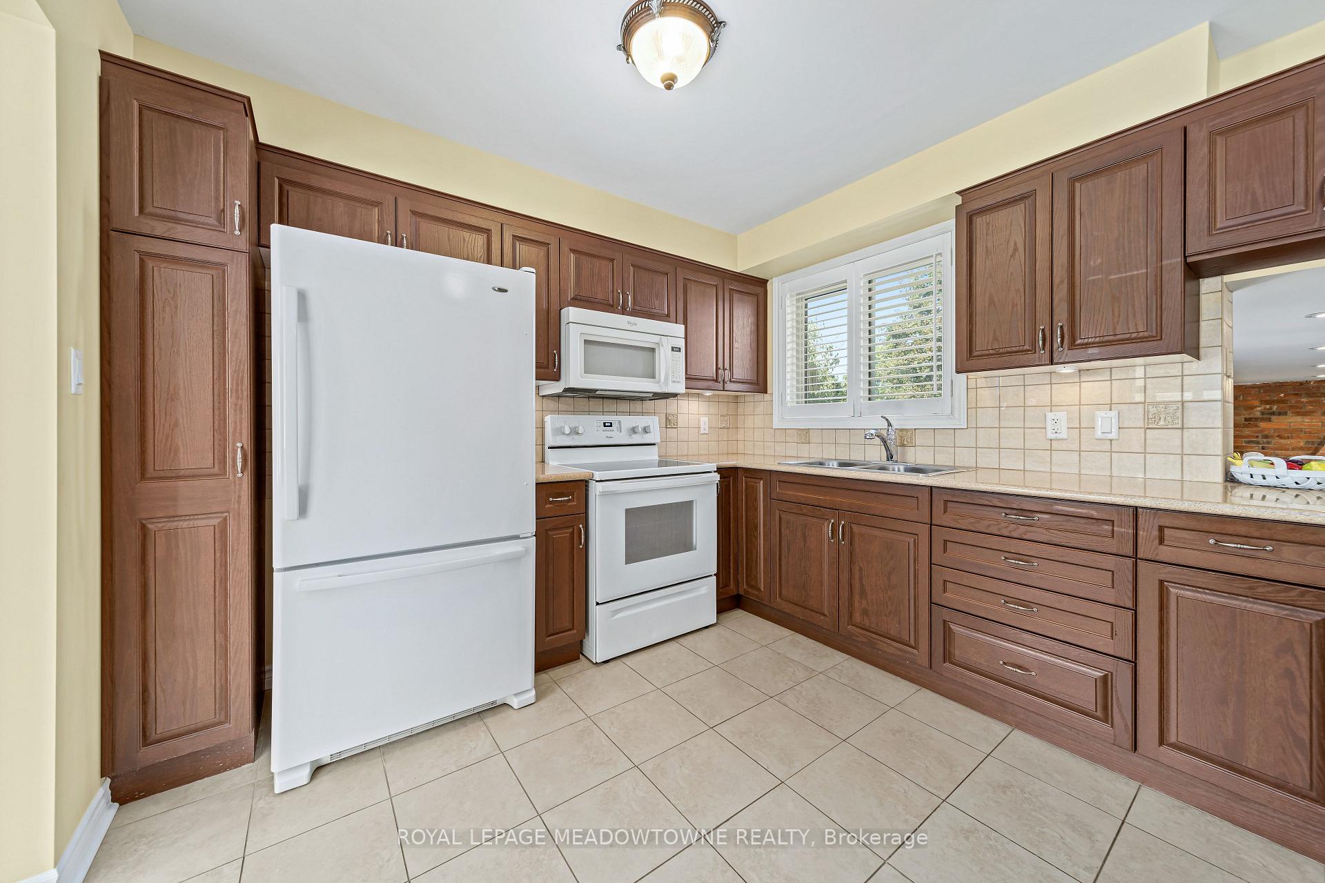 Photo 13 of 57 Dawson Crescent, Halton Hills, Georgetown — HOMEH