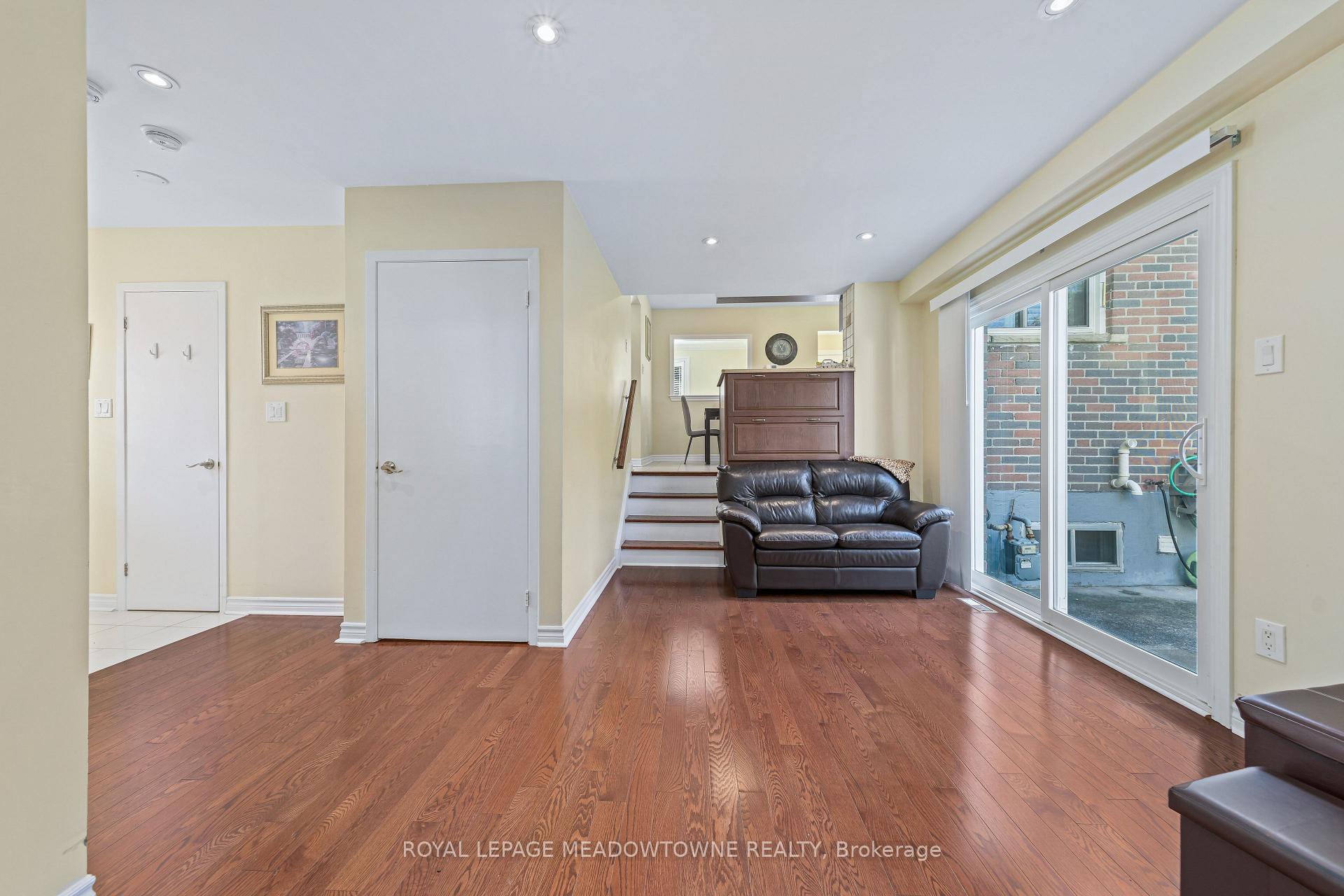 Photo 21 of 57 Dawson Crescent, Halton Hills, Georgetown — HOMEH