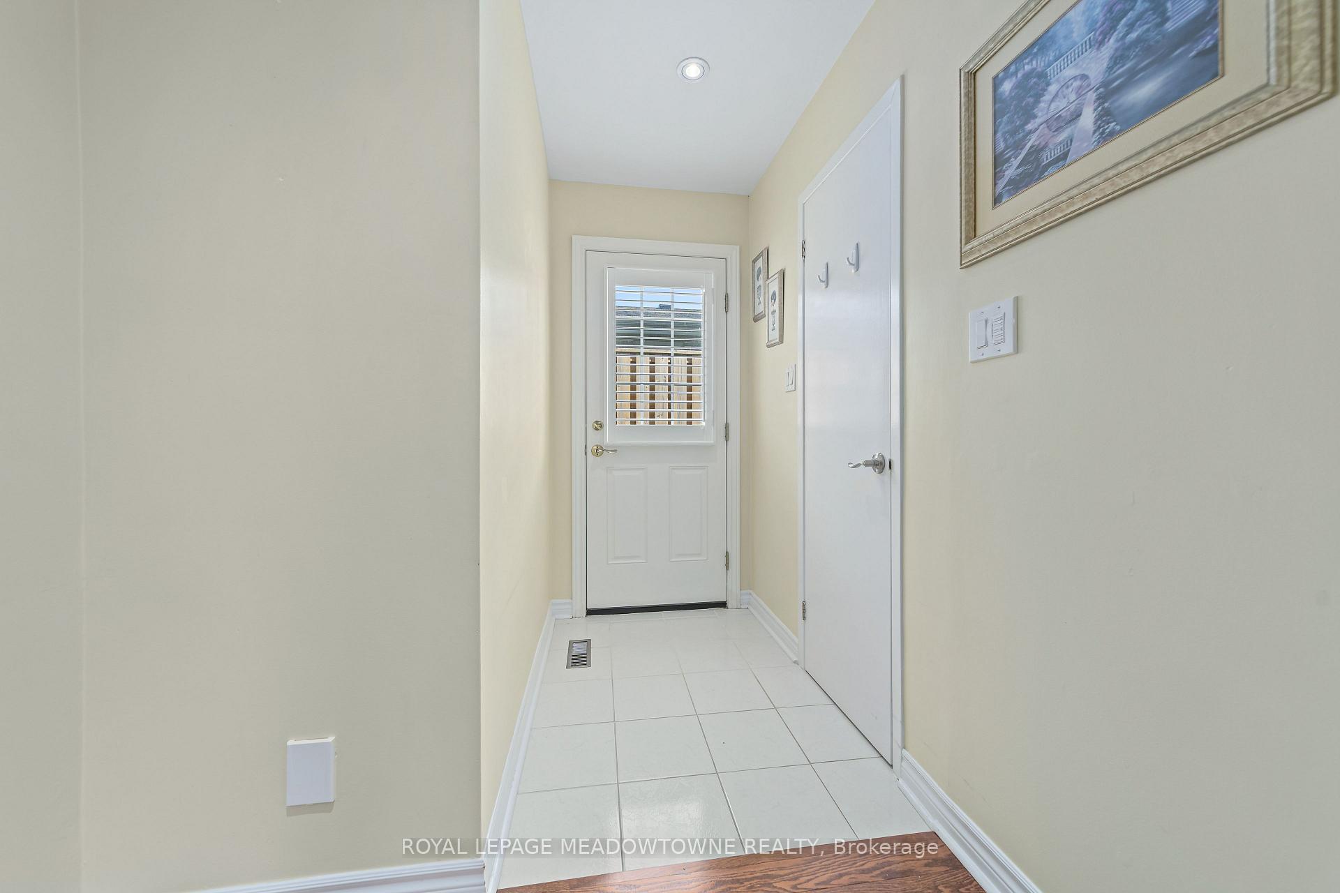 Photo 23 of 57 Dawson Crescent, Halton Hills, Georgetown — HOMEH