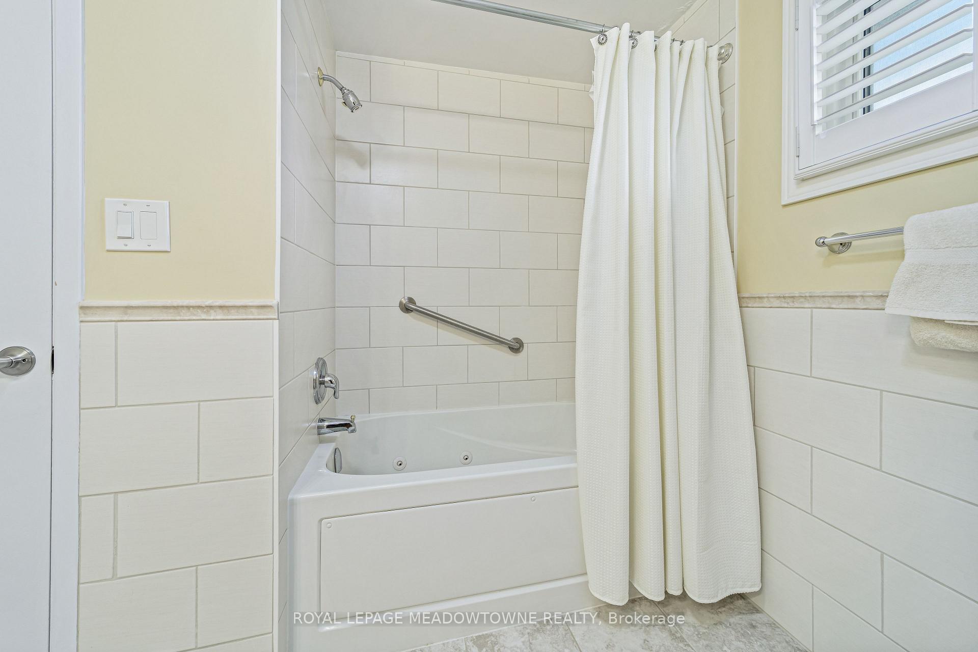 Photo 32 of 57 Dawson Crescent, Halton Hills, Georgetown — HOMEH