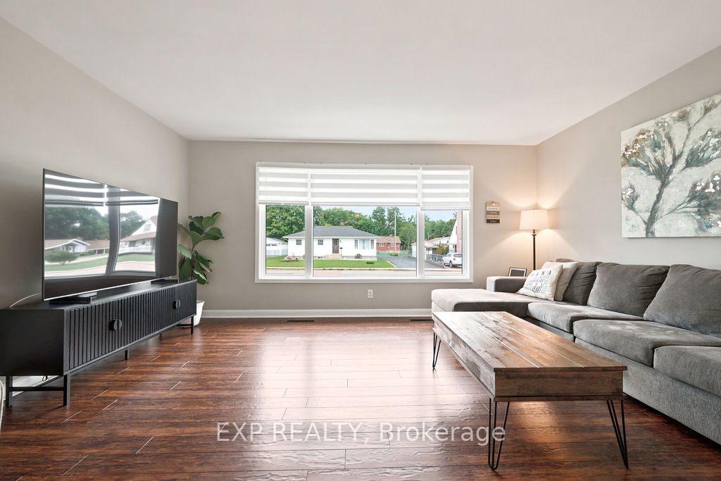 Photo 4 of 101 Grant Boulevard, Renfrew, Renfrew — HOMEH