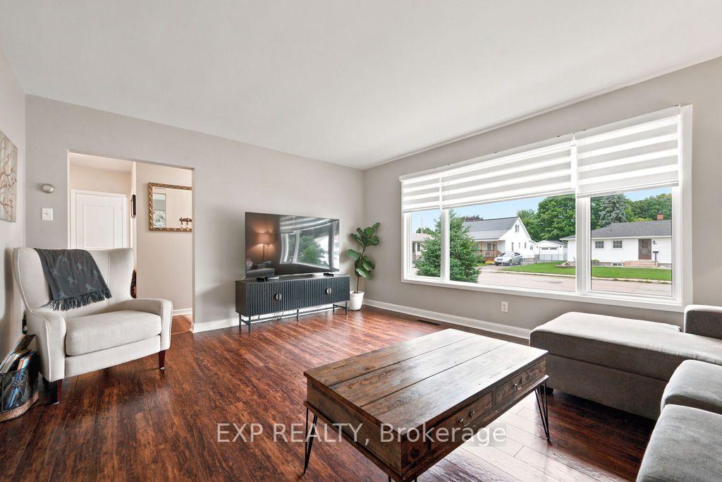 Photo 9 of 101 Grant Boulevard, Renfrew, Renfrew — HOMEH